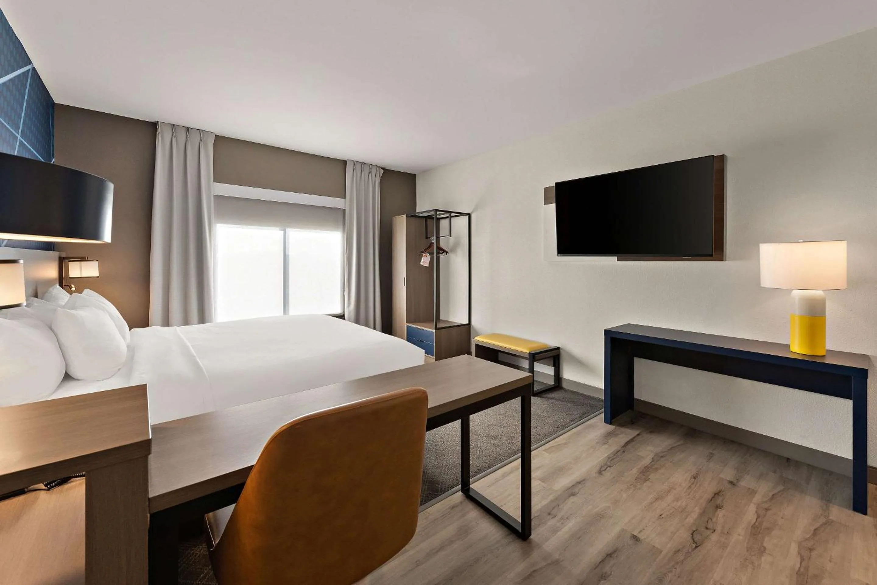 Bedroom, Bed in Comfort Suites Columbus East Broad