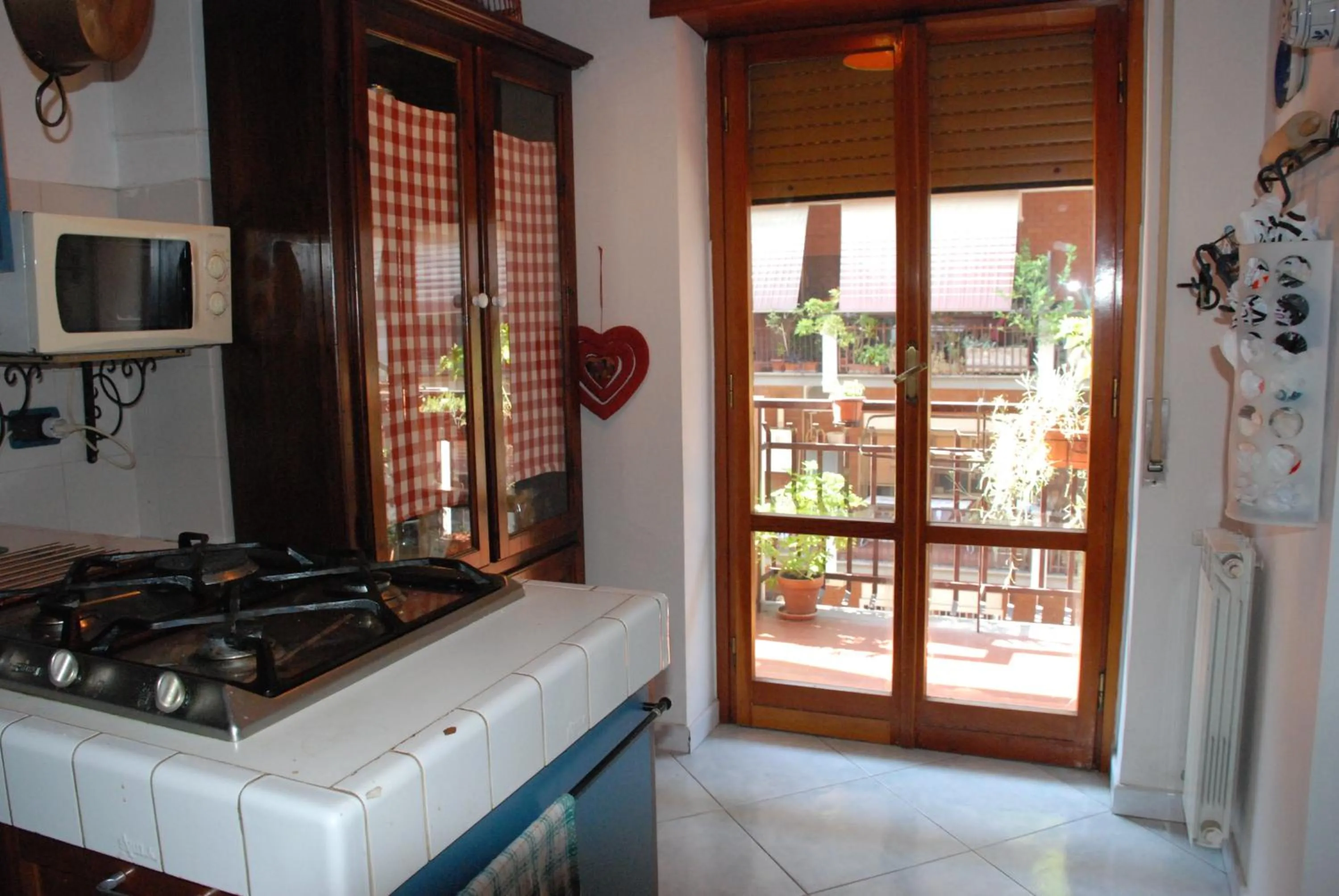Communal kitchen in Anna Vì Guest Home