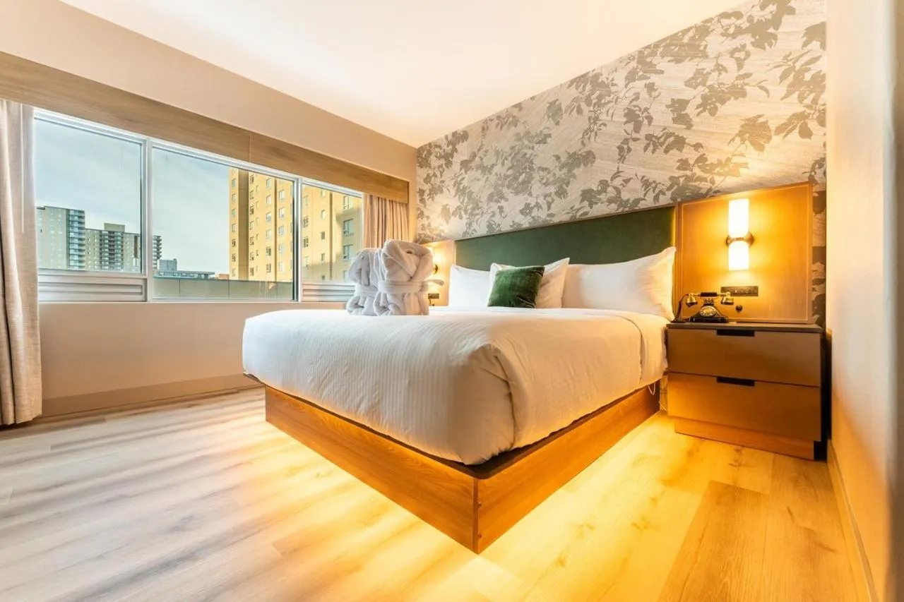 Bed in Park Town Hotel