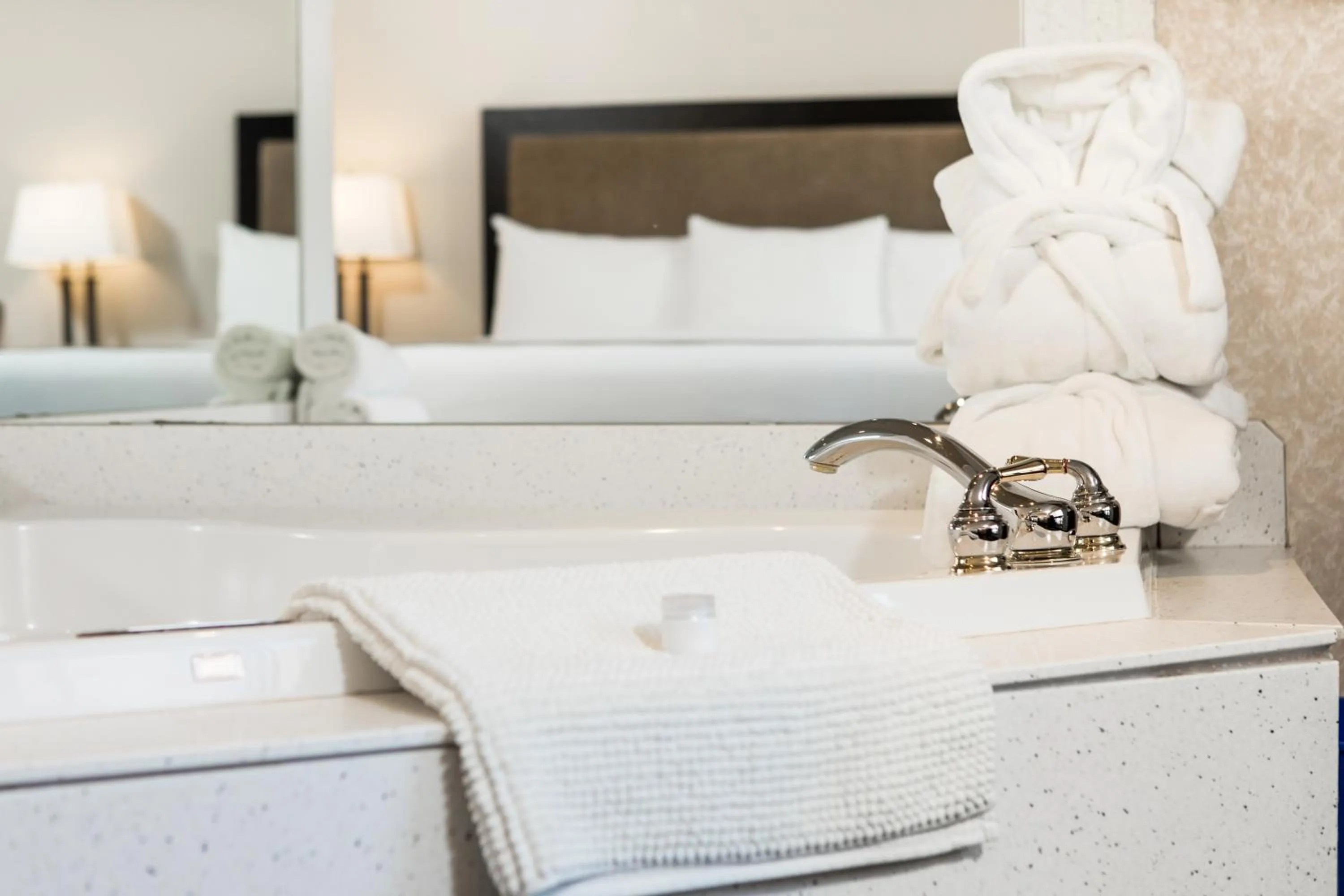 Hot Tub, Bed in Park Town Hotel