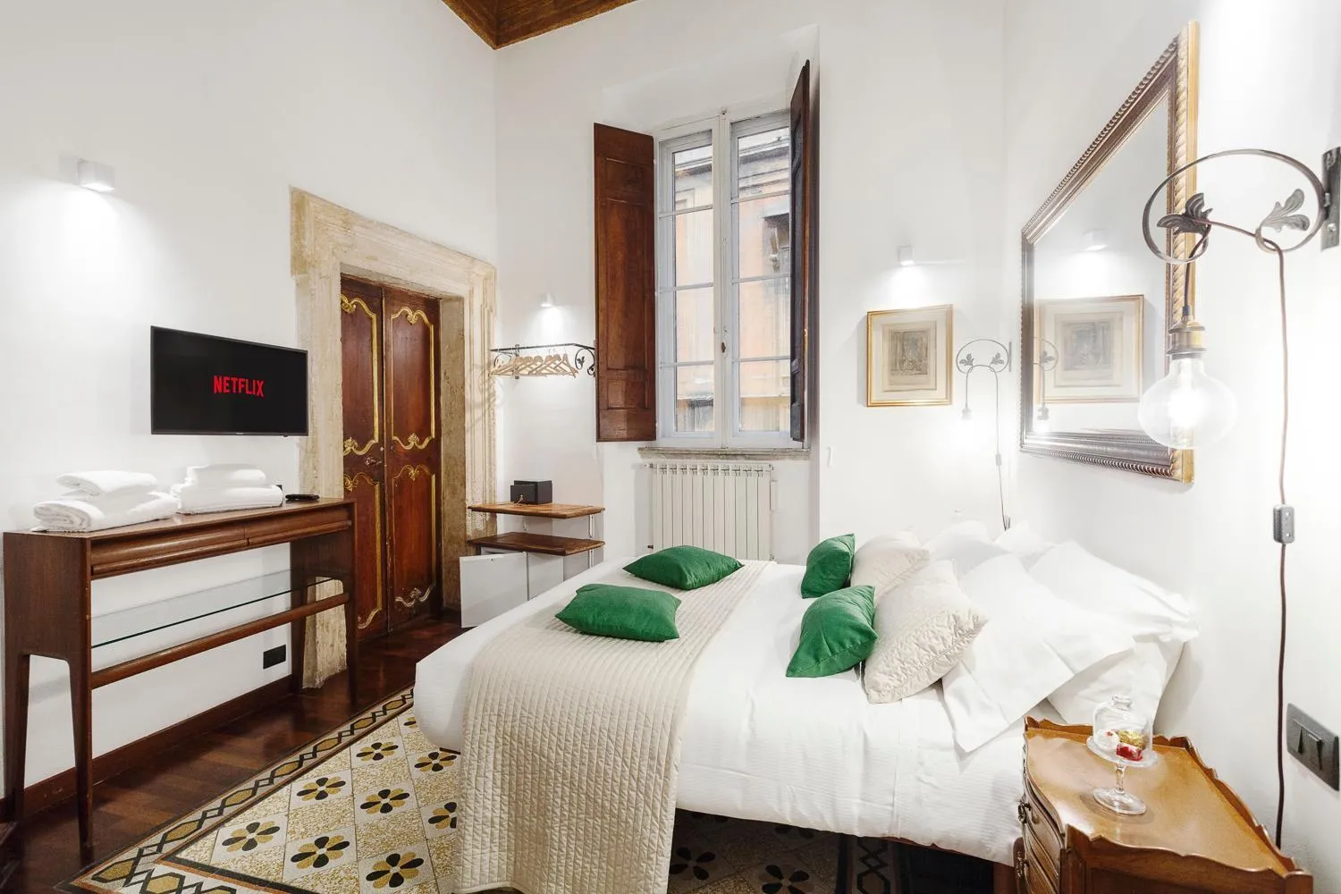 Bed in Palazzo Del Duca Piazza Navona Campo dei Fiori Piazza del Fico Guest House