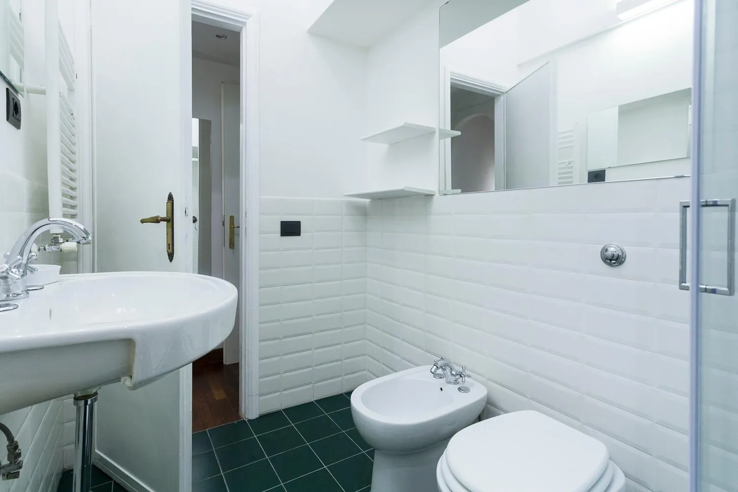 Bathroom in Palazzo Del Duca Piazza Navona Campo dei Fiori Piazza del Fico Guest House