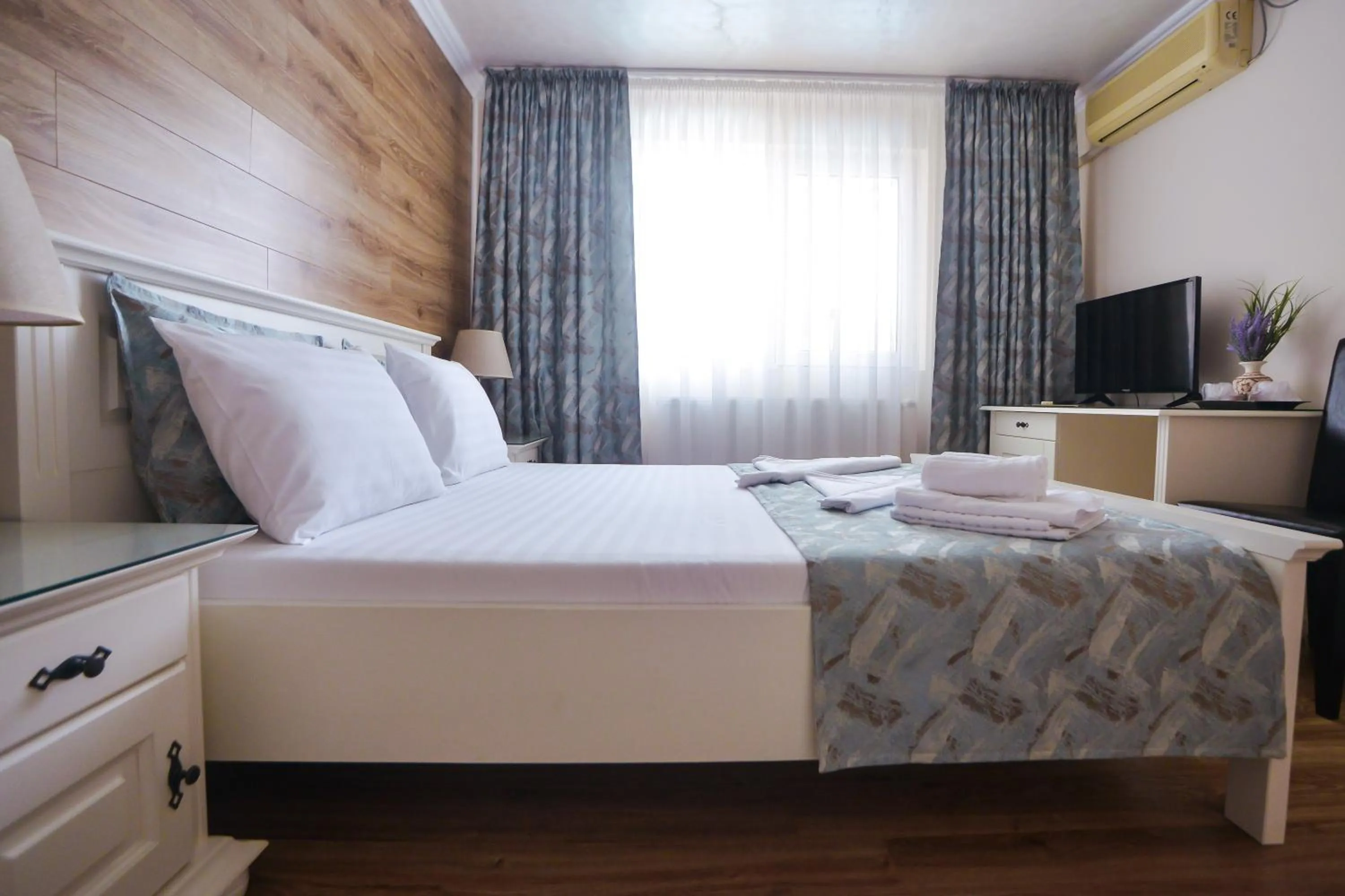 Photo of the whole room, Bed in Pensiunea Ovidiu