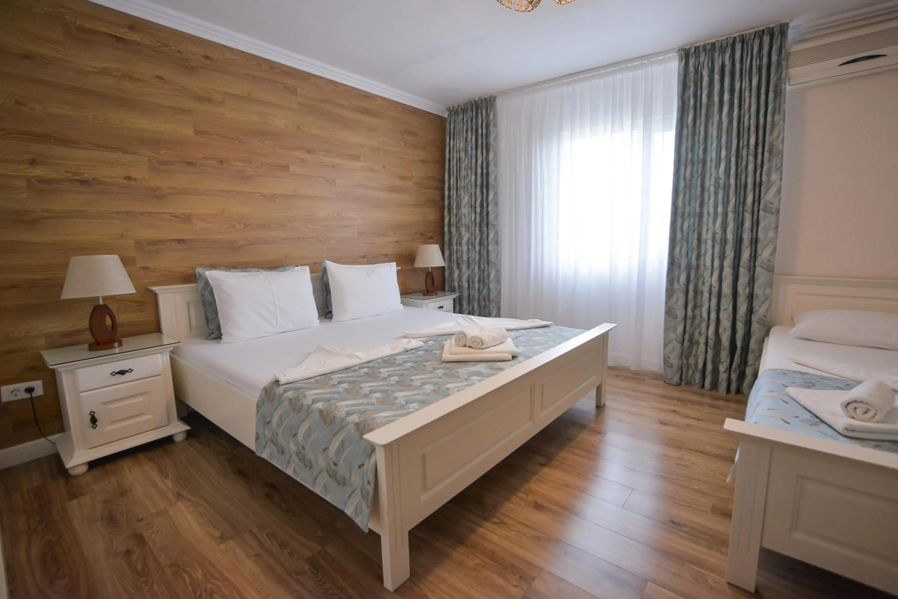 Bed in Pensiunea Ovidiu