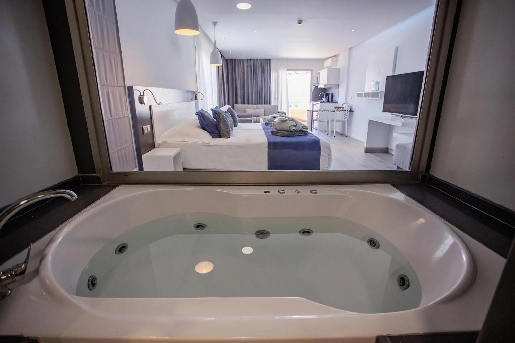 Photo of the whole room, Bed in Servatur Casablanca Suites & Spa - Adults Only