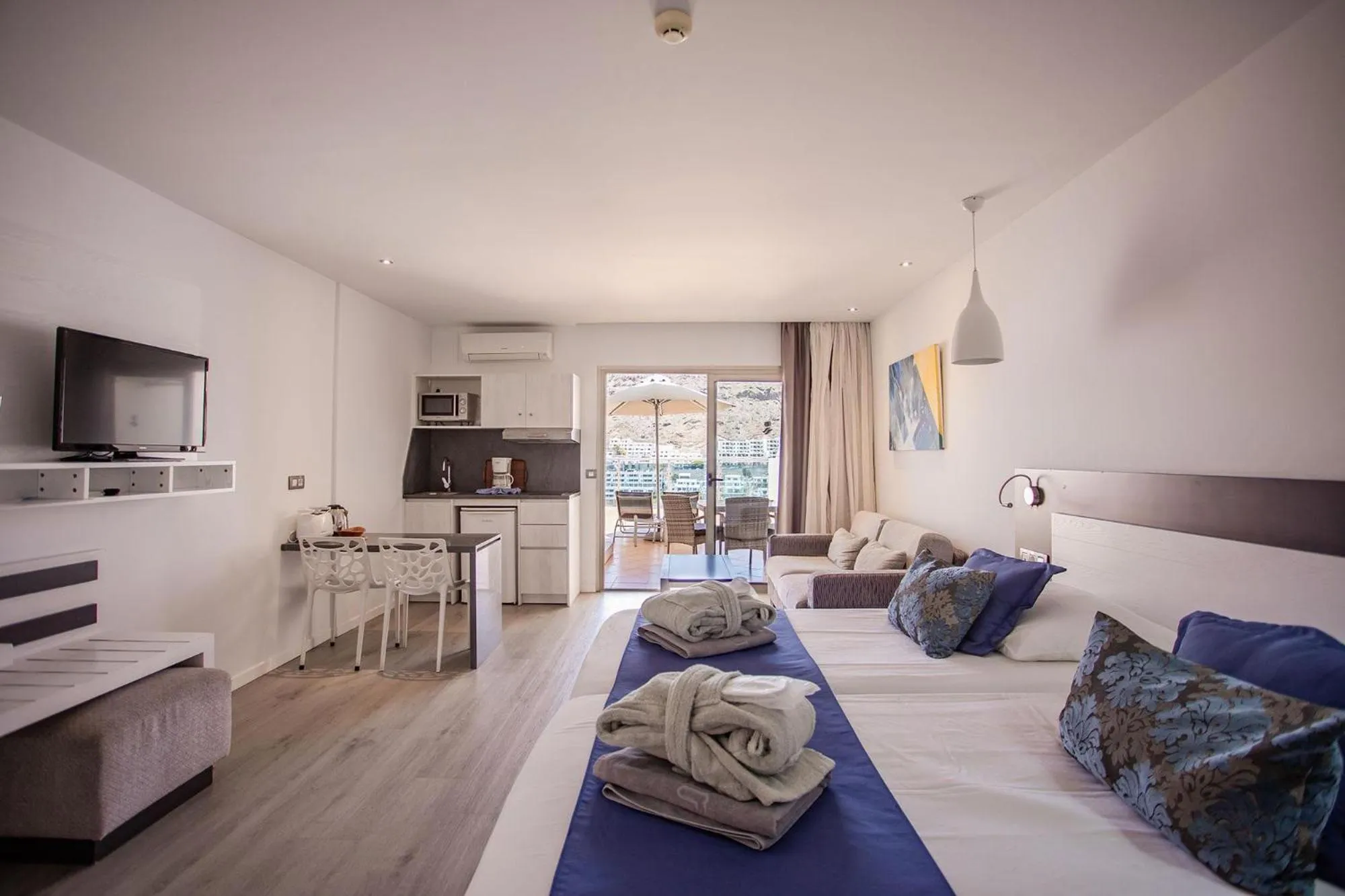 Photo of the whole room, Bed in Servatur Casablanca Suites & Spa - Adults Only