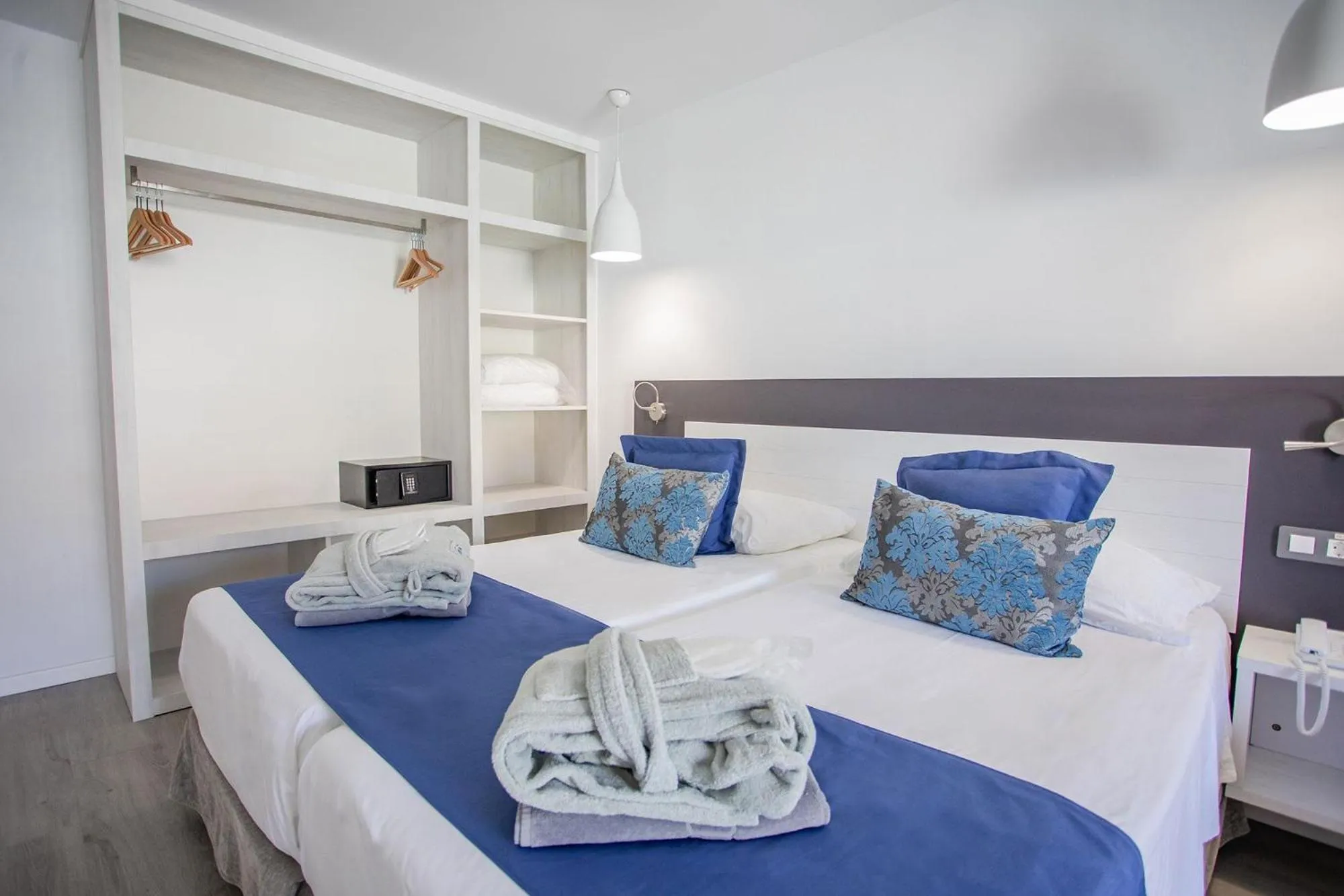 Photo of the whole room, Bed in Servatur Casablanca Suites & Spa - Adults Only