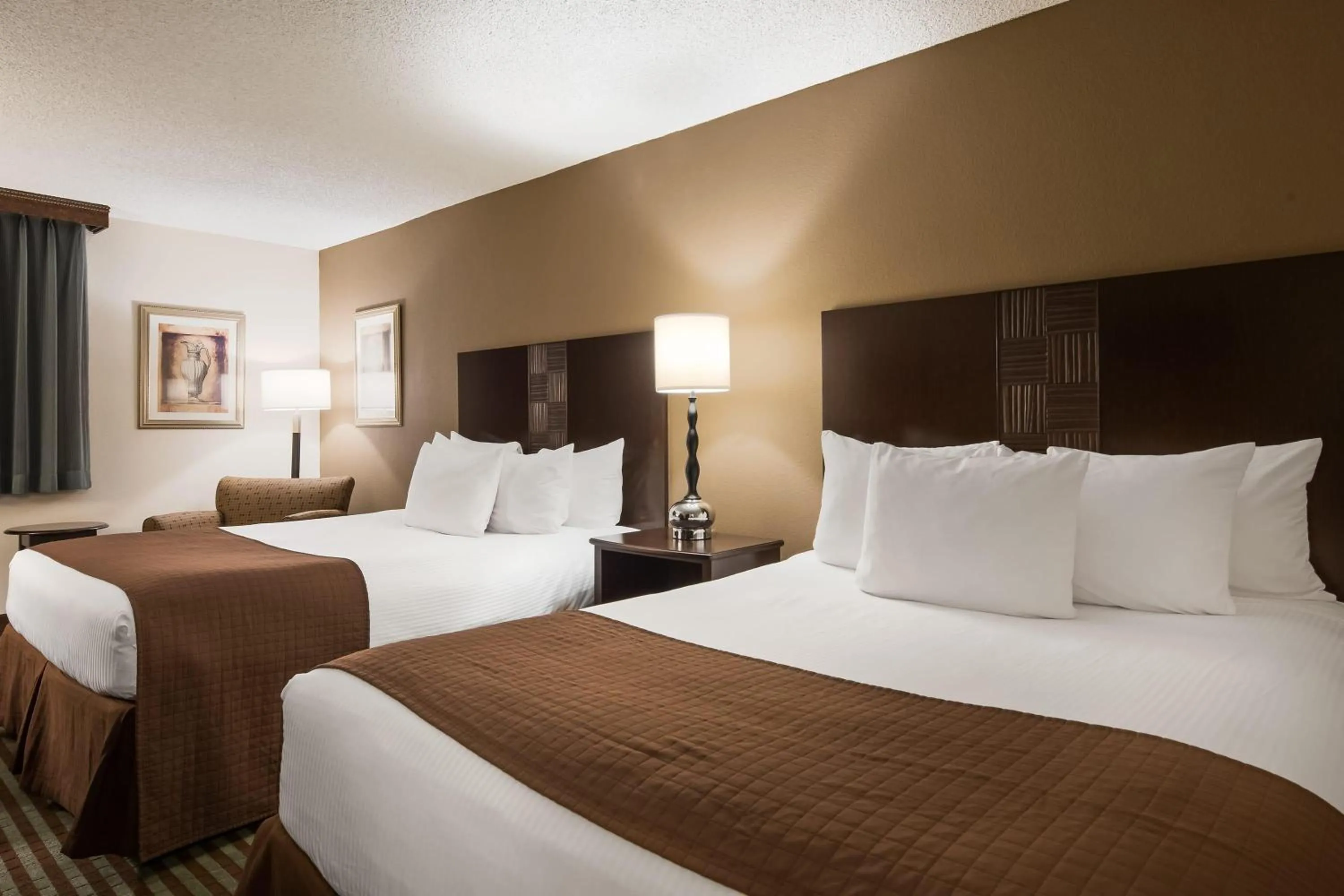 Photo of the whole room, Bed in Seville Plaza Hotel, Trademark Collection by Wyndham