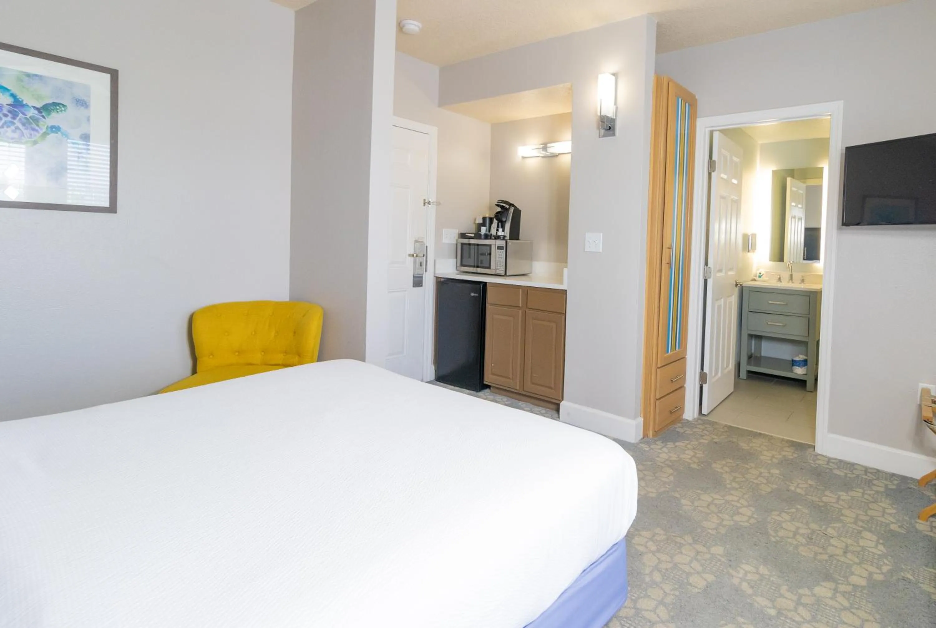 Bed in Seaside Amelia Inn - Amelia Island