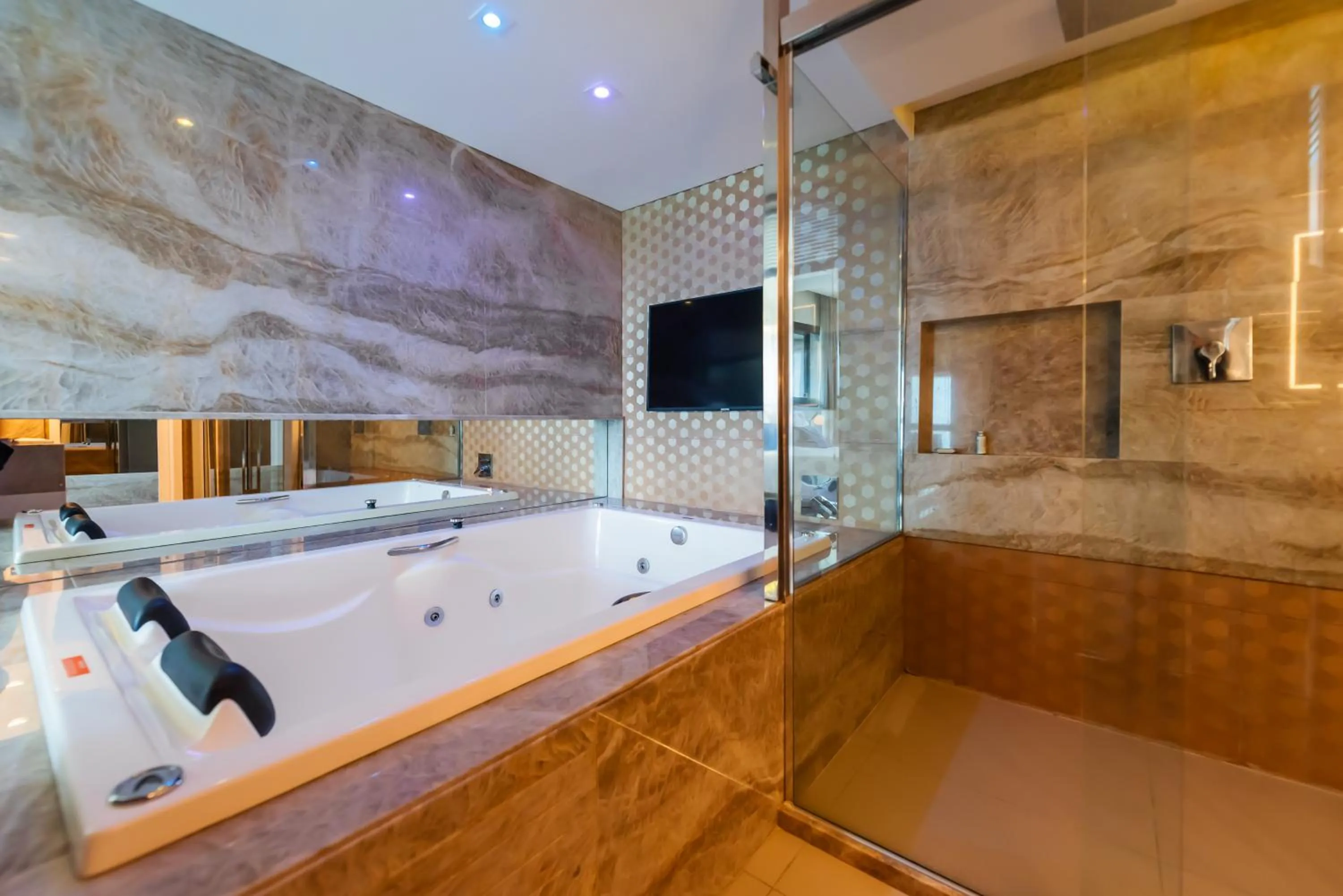 Hot Tub in Bourbon Hotel Fortaleza