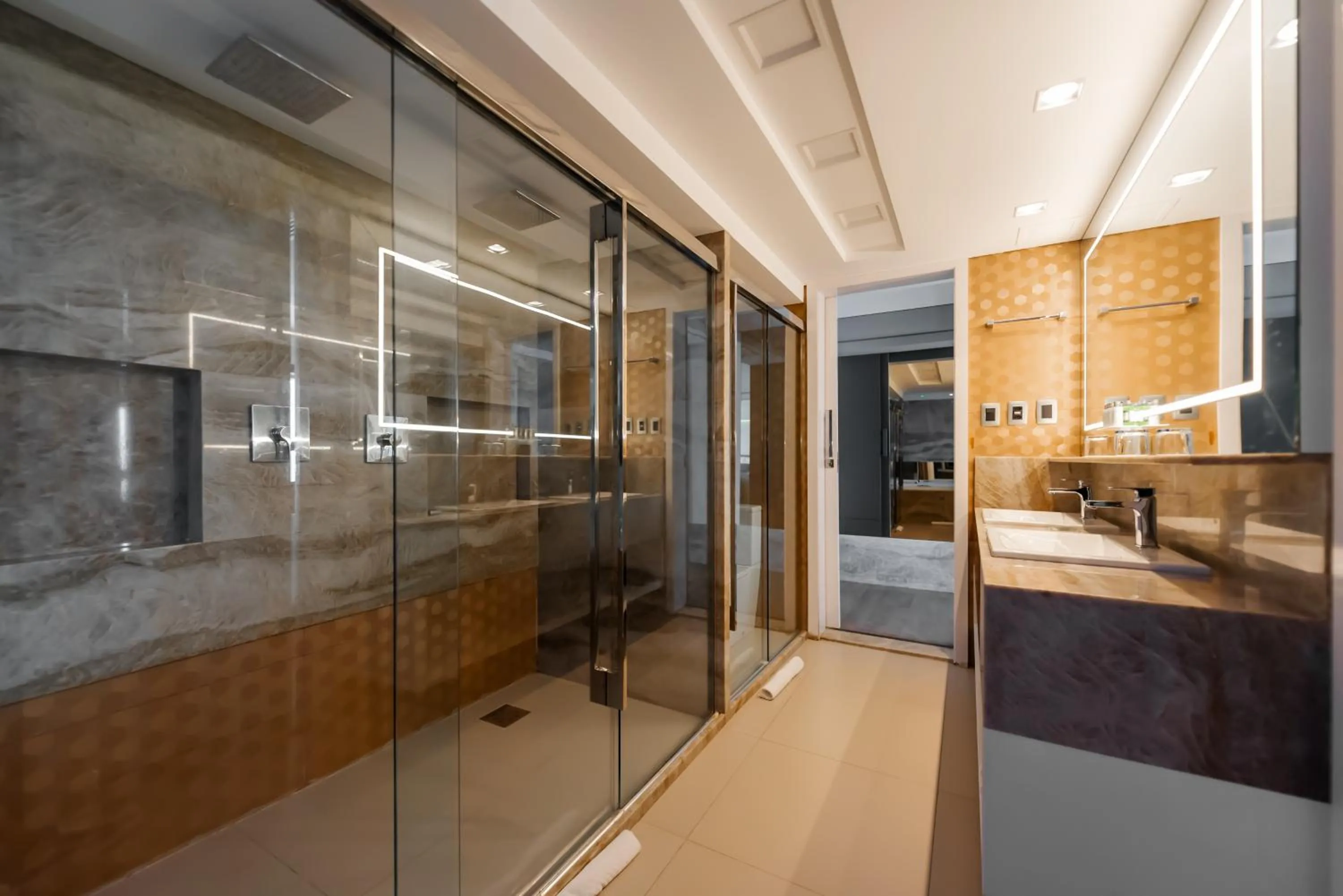 Shower in Bourbon Hotel Fortaleza