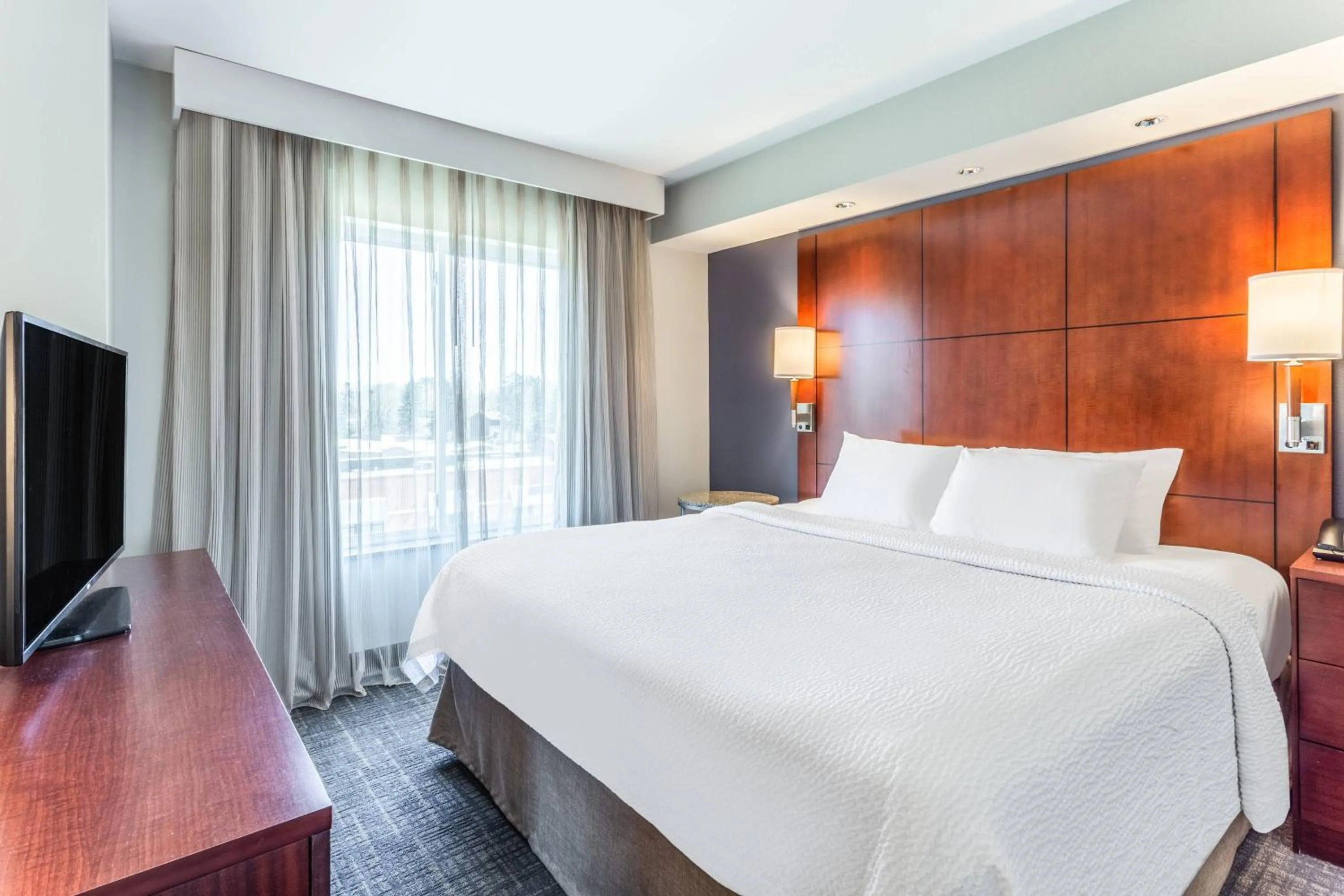 Photo of the whole room, Bed in Residence Inn Duluth