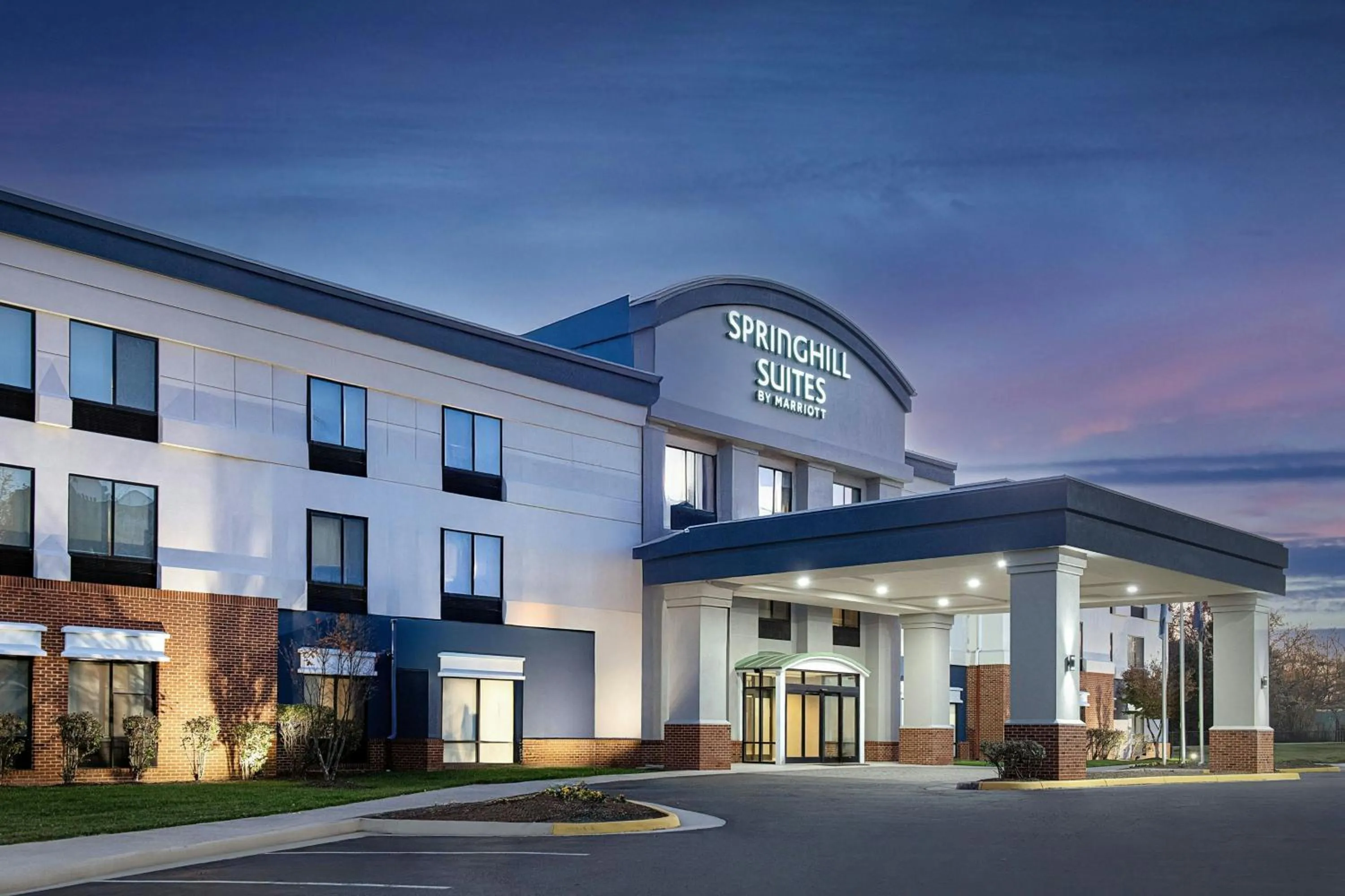 Property building in SpringHill Suites Alexandria