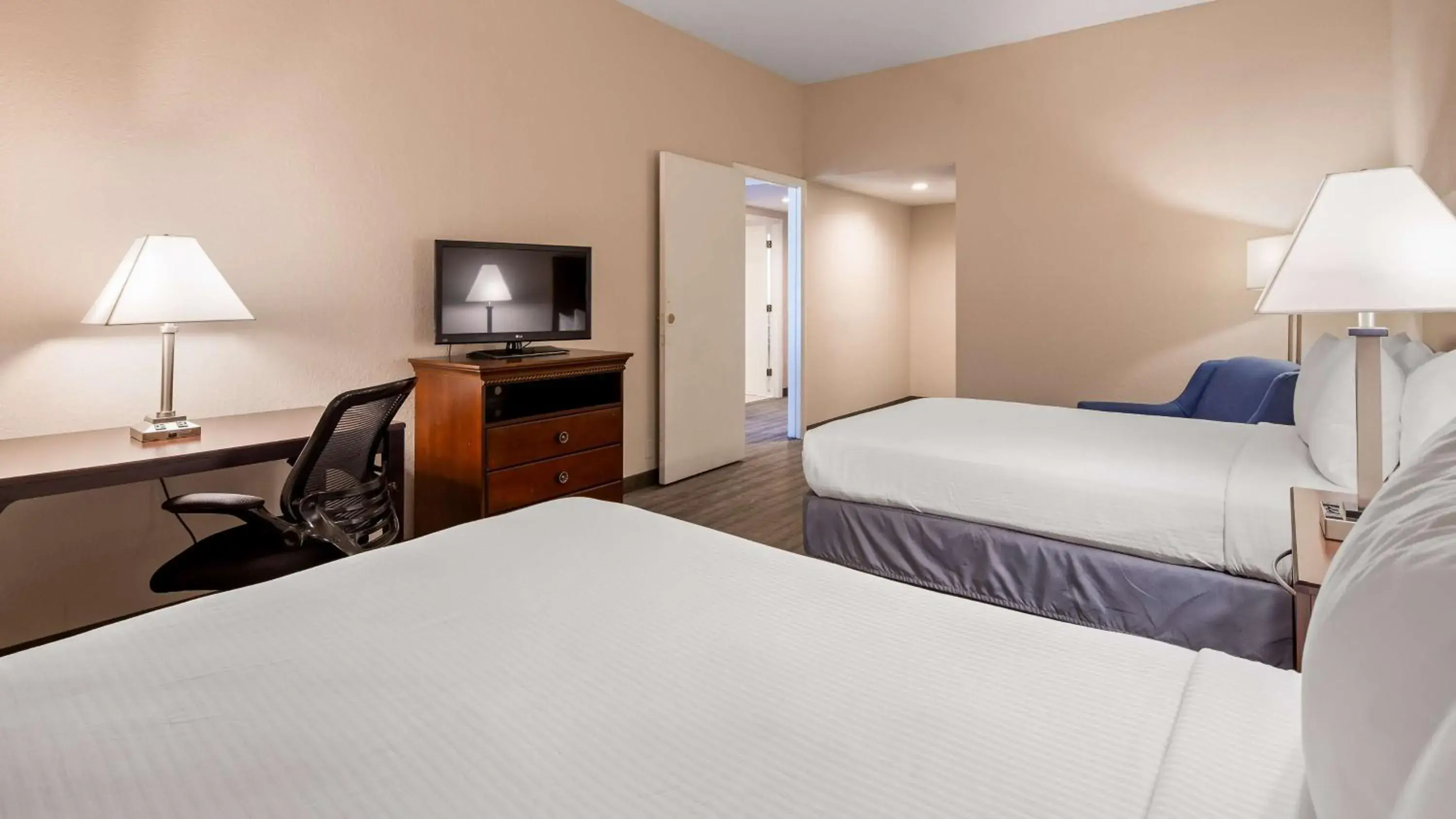 King Suite with Two Double Beds in Best Western Tampa King Suite with Two Double Beds in Best Western Tampa