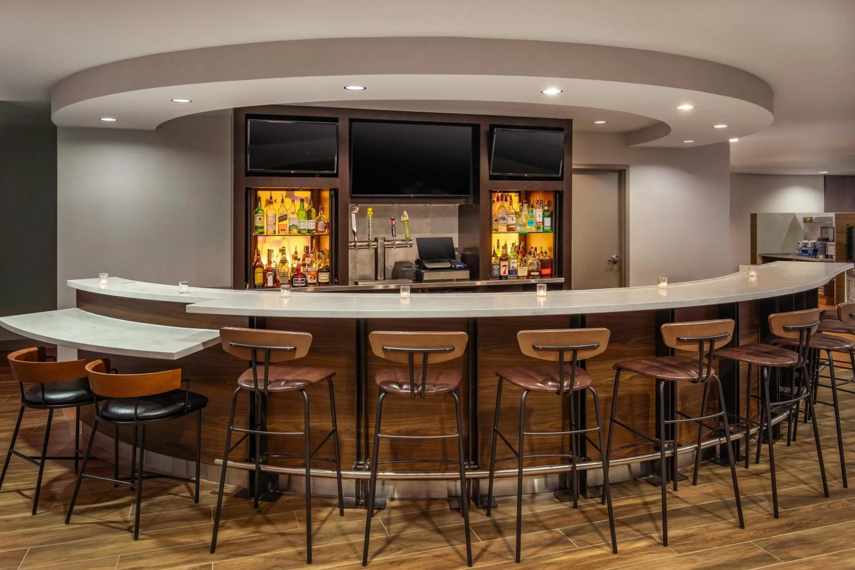 Lounge or bar in Courtyard Boston Marlborough