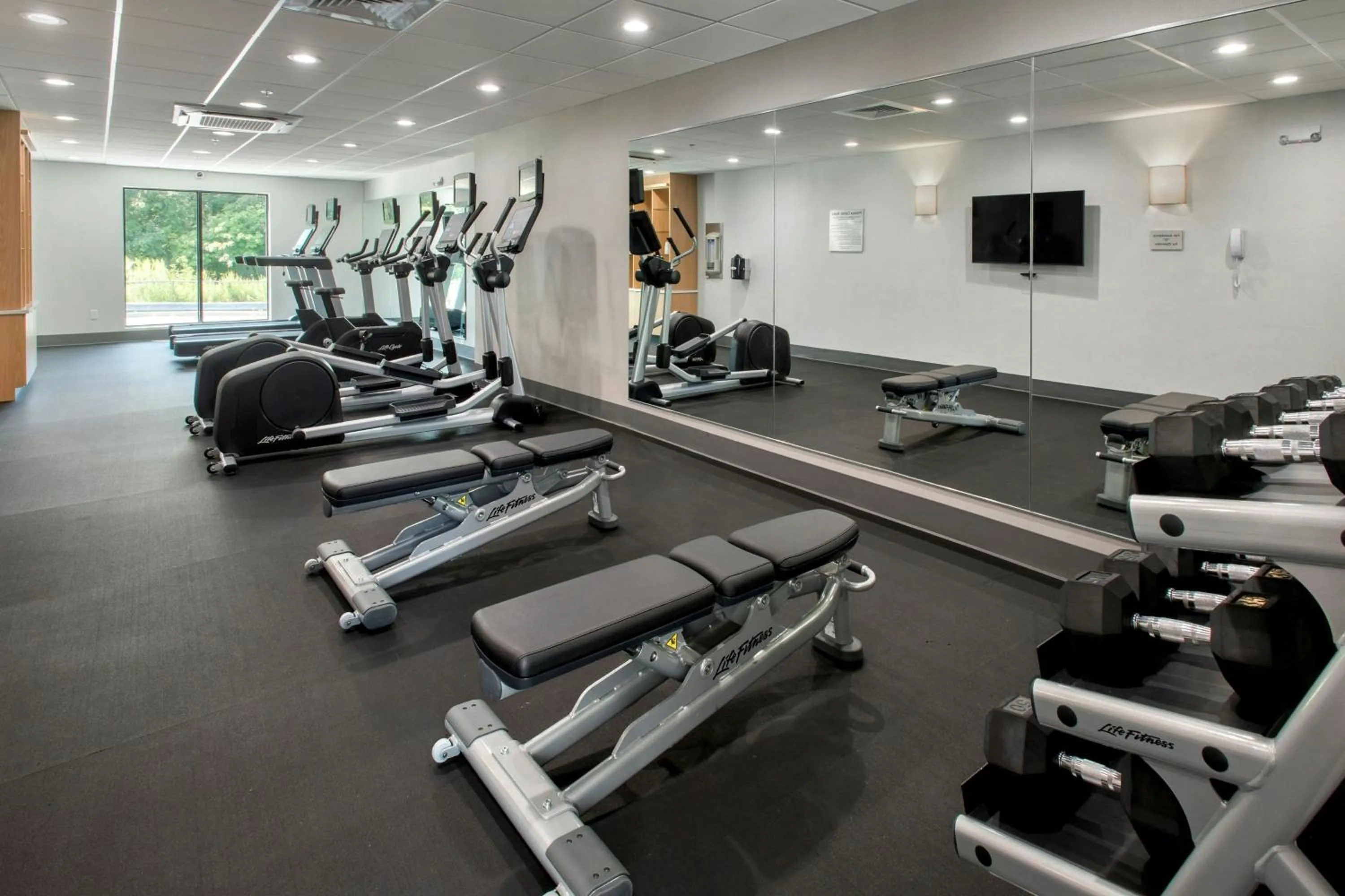 Fitness centre/facilities in Courtyard by Marriott New Haven Orange