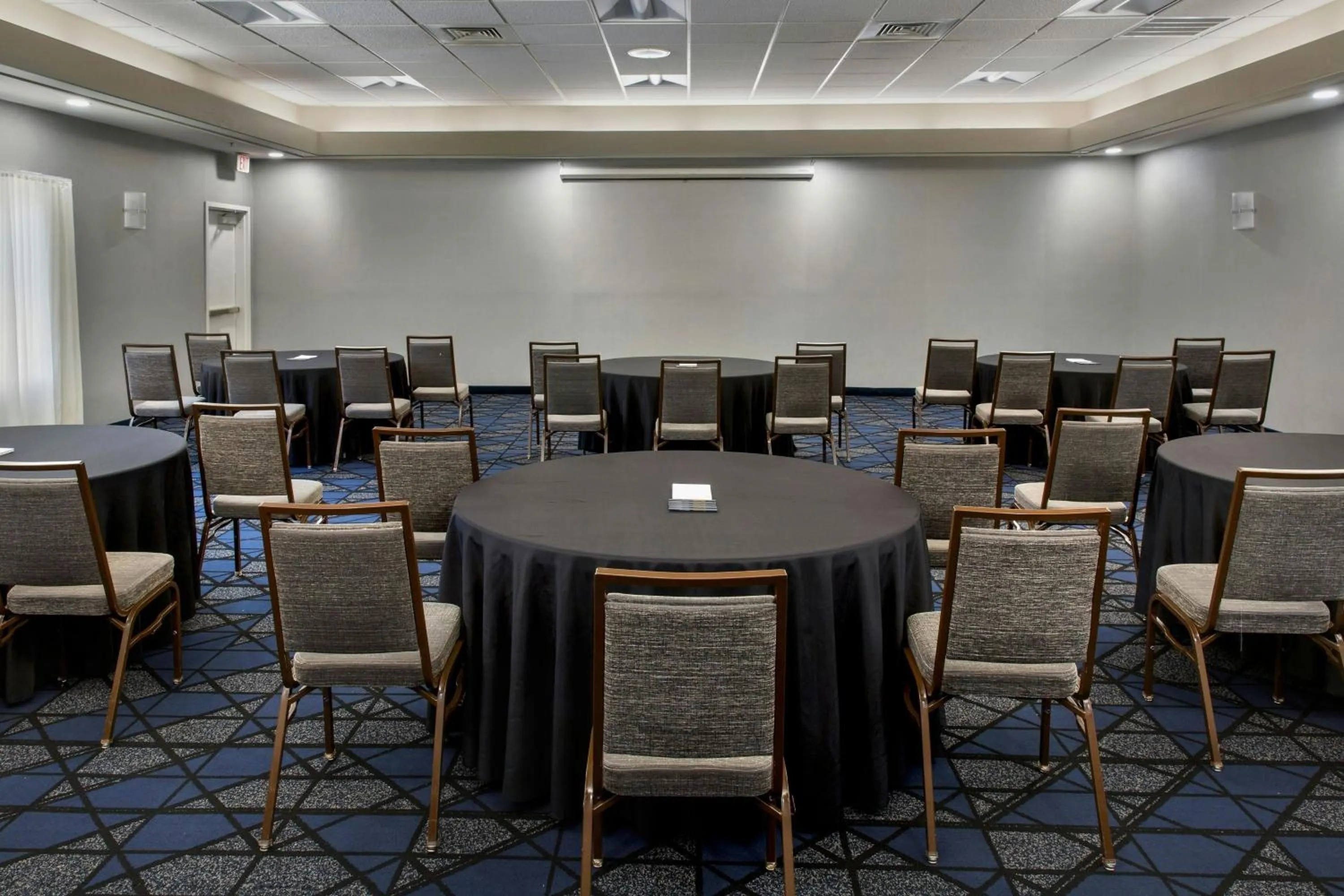 Meeting/conference room in Courtyard by Marriott New Haven Orange