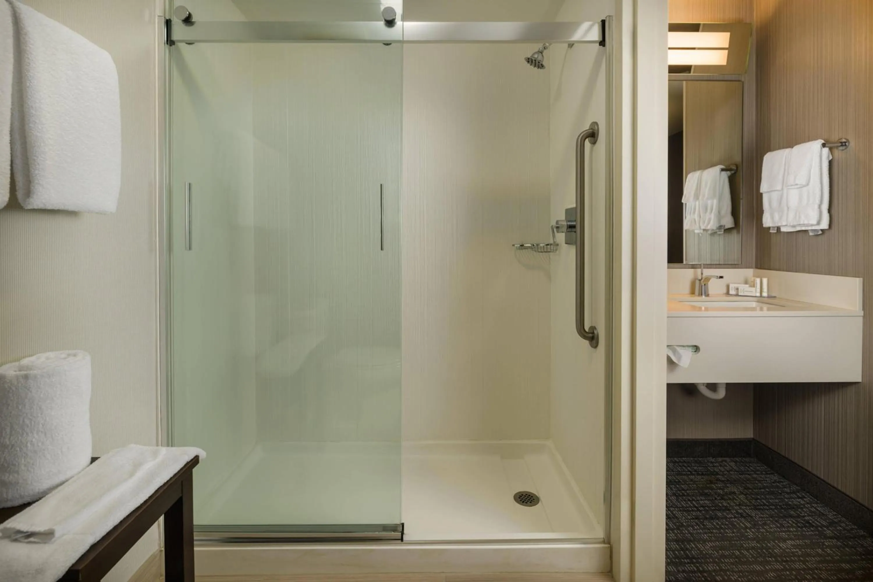 Bathroom in Courtyard by Marriott New Haven Orange