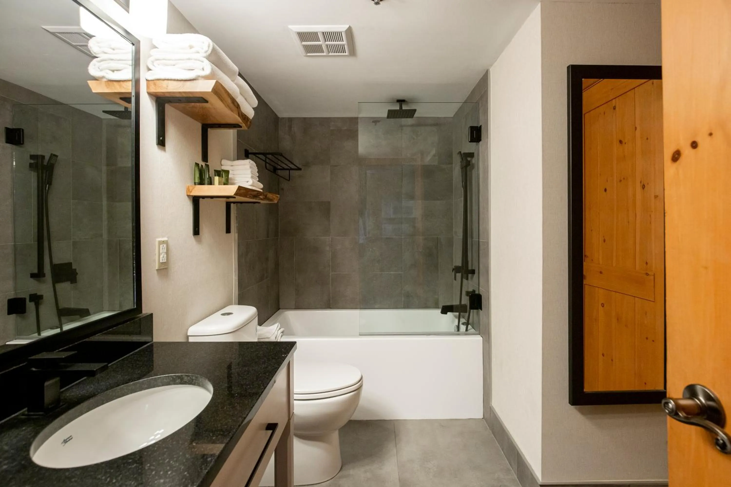 Shower in Lodge de la Montagne