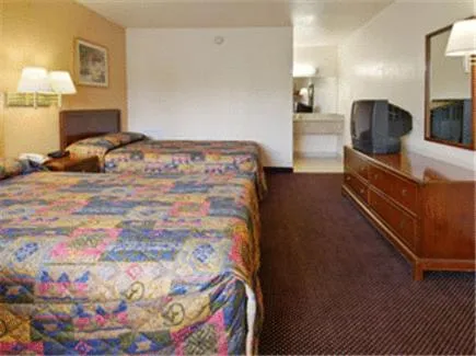 Bedroom, Bed in Belmont Inn and Suites