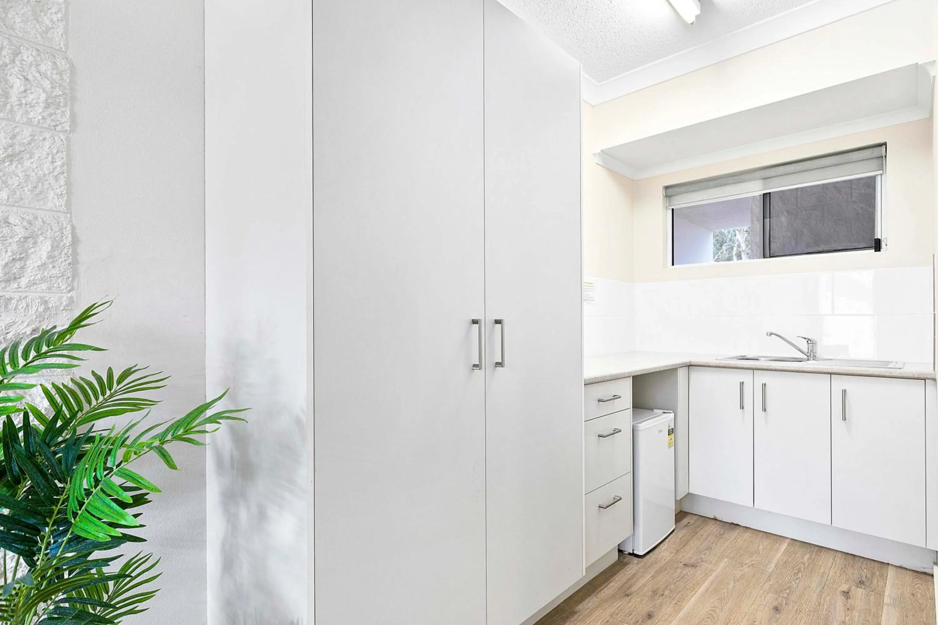 Kitchen or kitchenette in K'gari Beach Resort