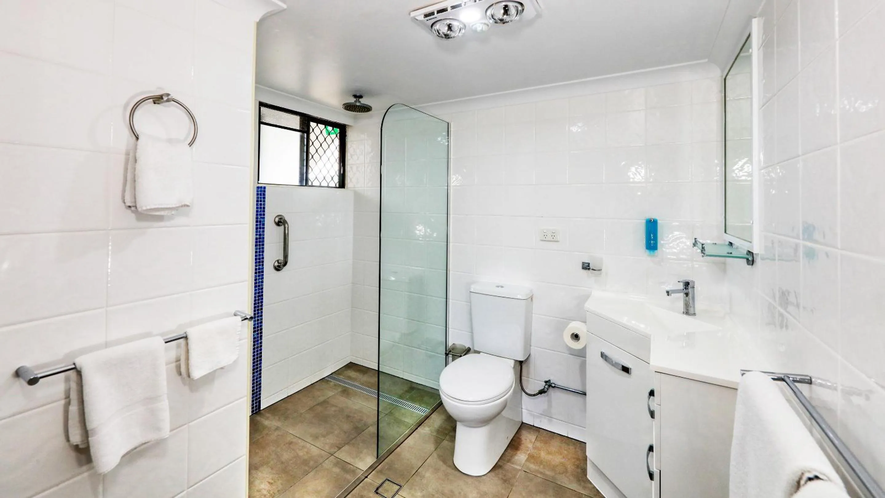 Bathroom in L'Amor Holiday Apartments