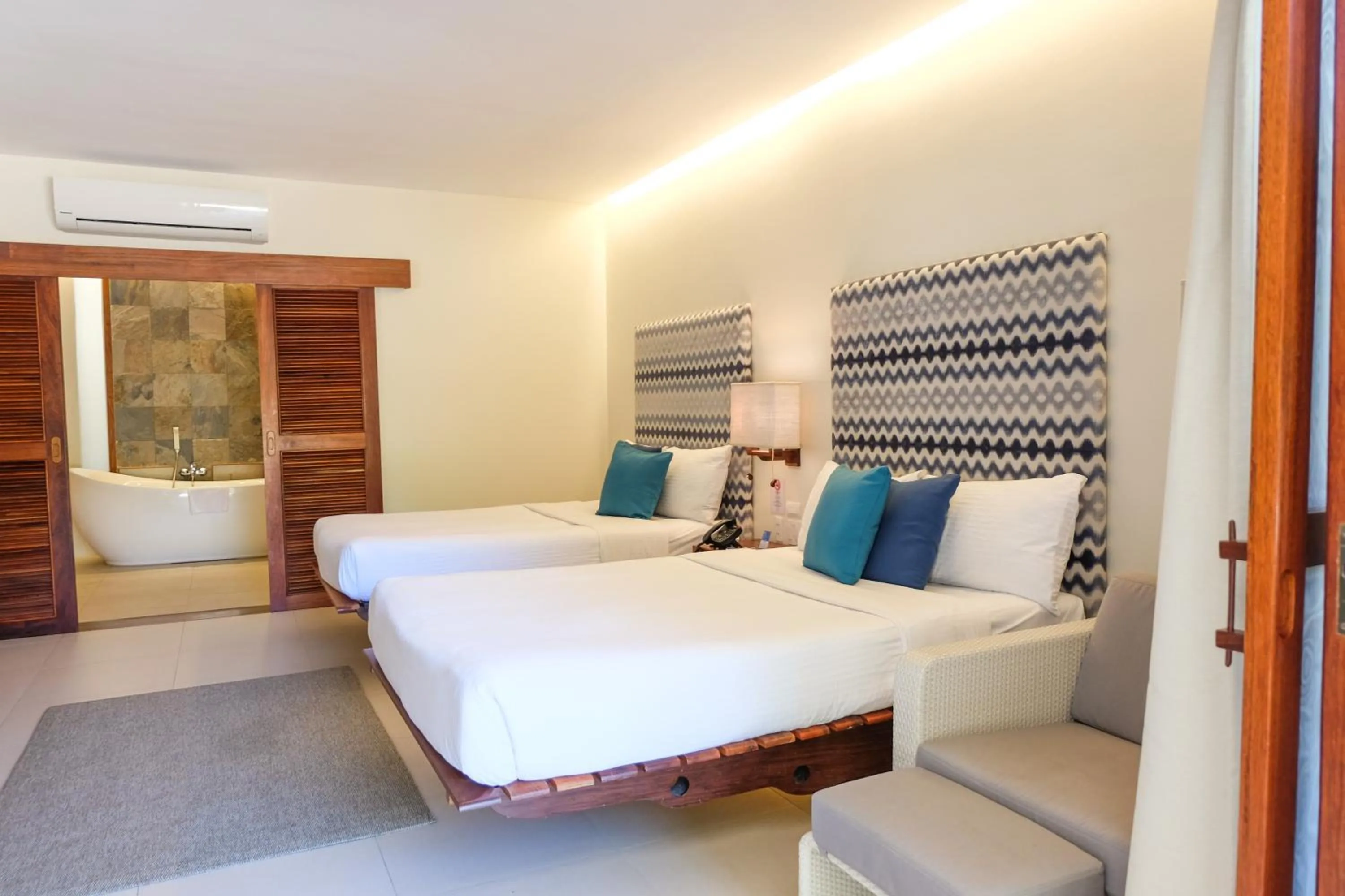 Bedroom, Bed in Bluewater Maribago Beach Resort