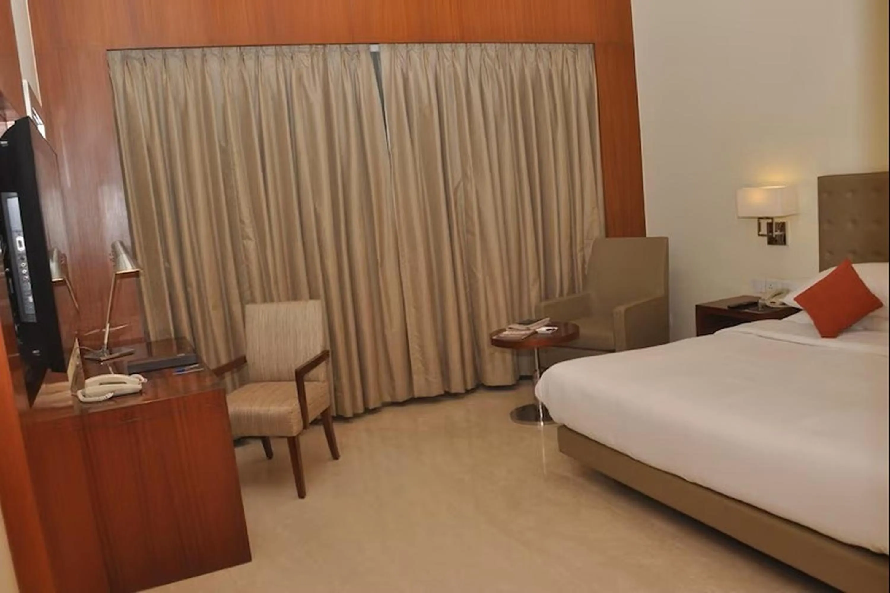 Bedroom, Bed in The Hans, New Delhi