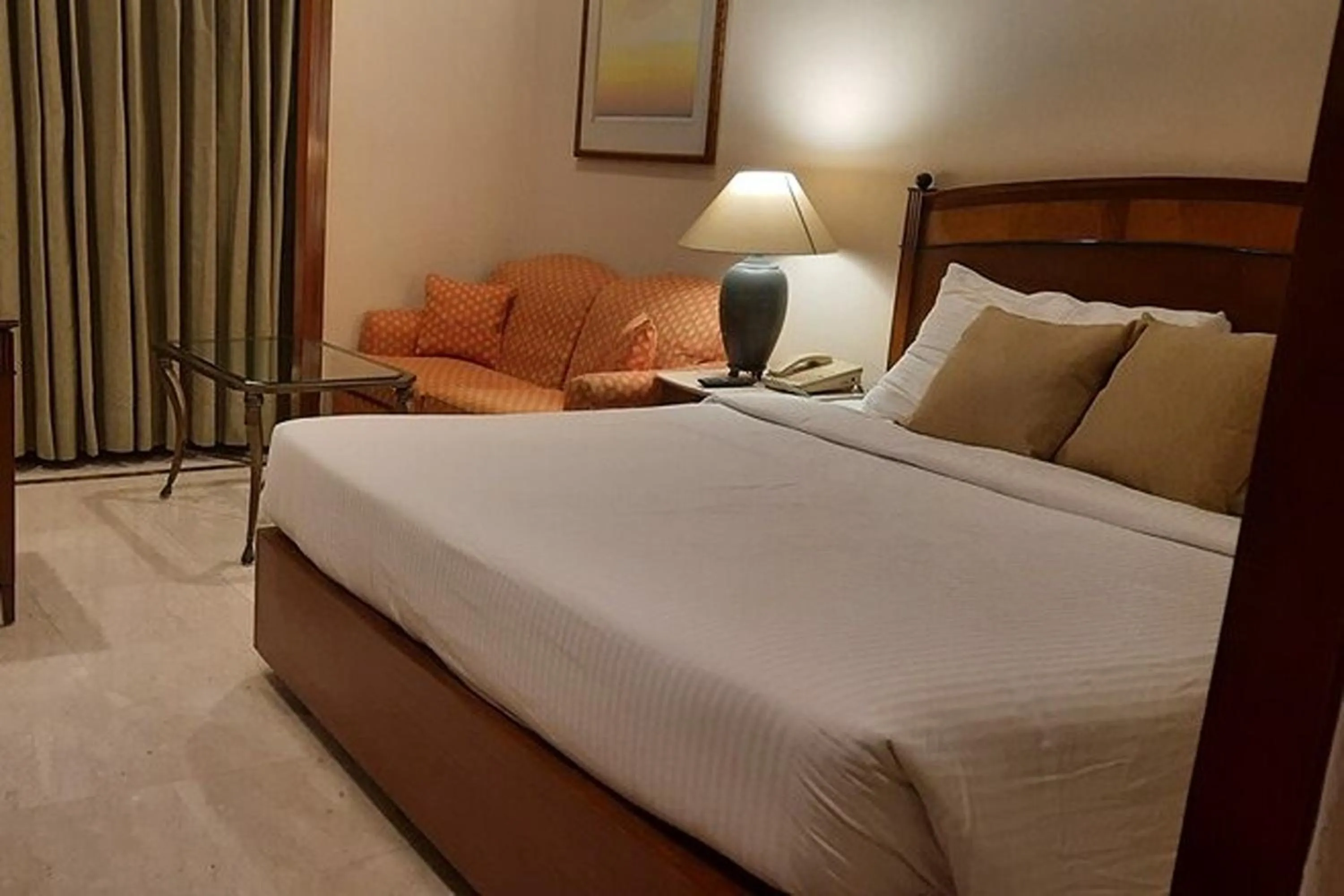 Bedroom, Bed in The Hans, New Delhi