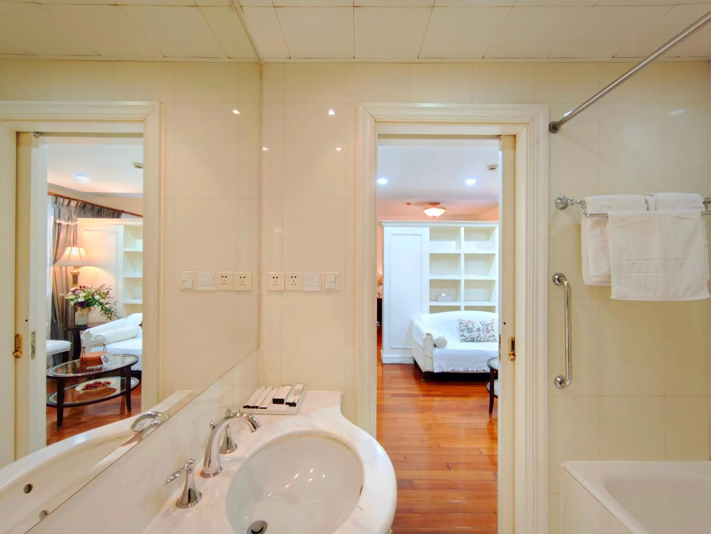 Bed in Ladoll Service Apartments