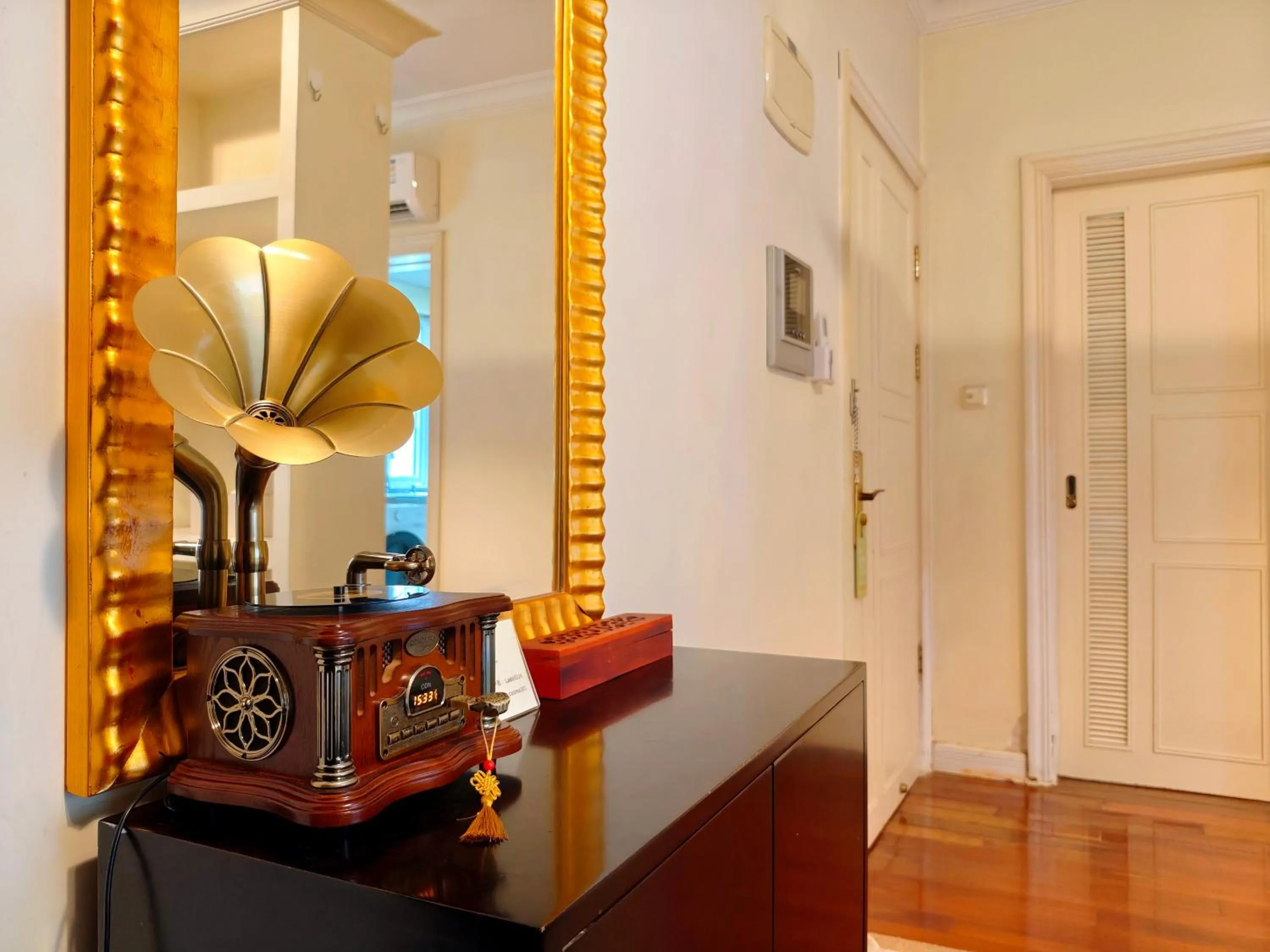 Ladoll Service Apartments