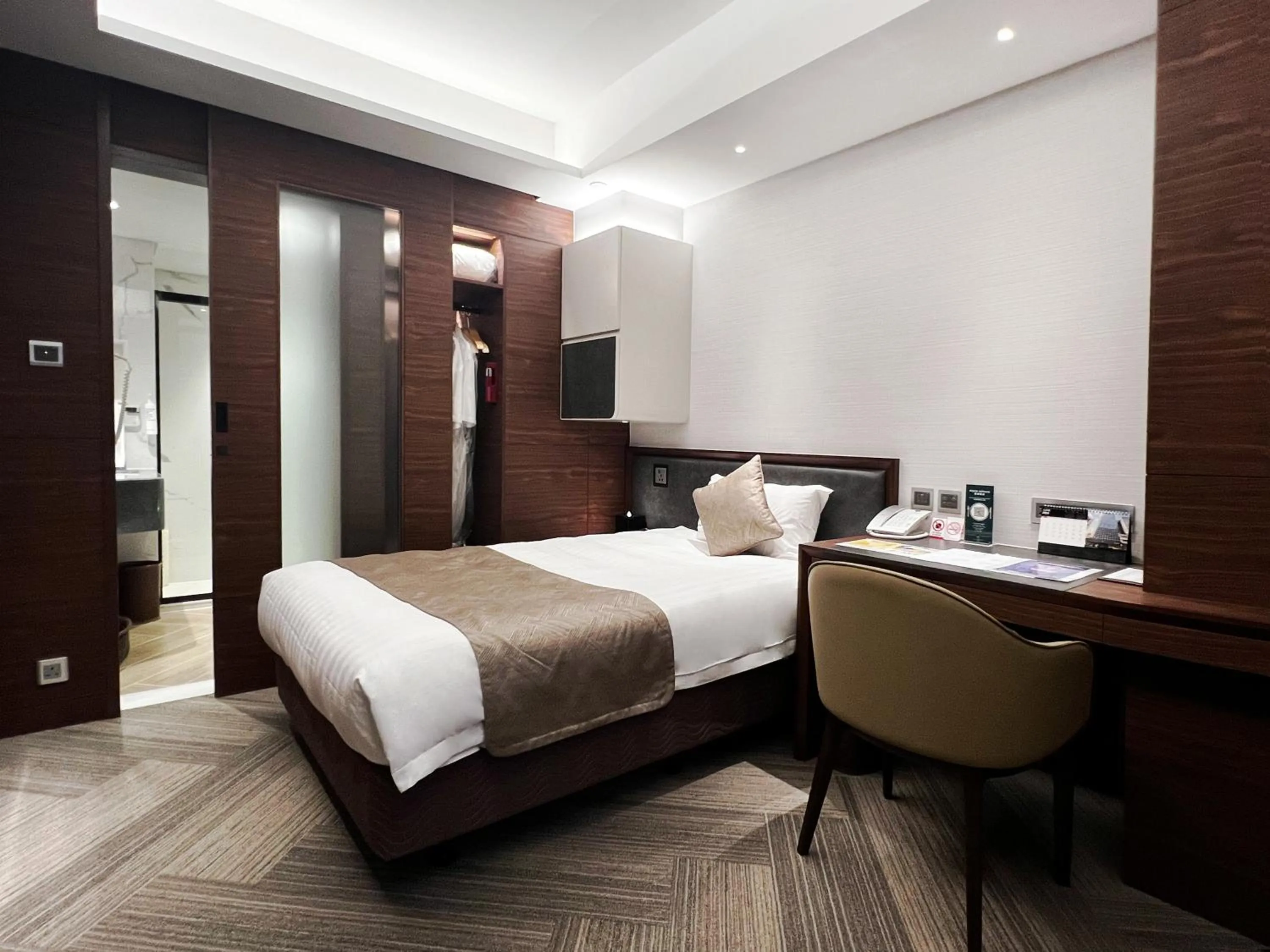 Bed in Gloucester Luk Kwok Hong Kong