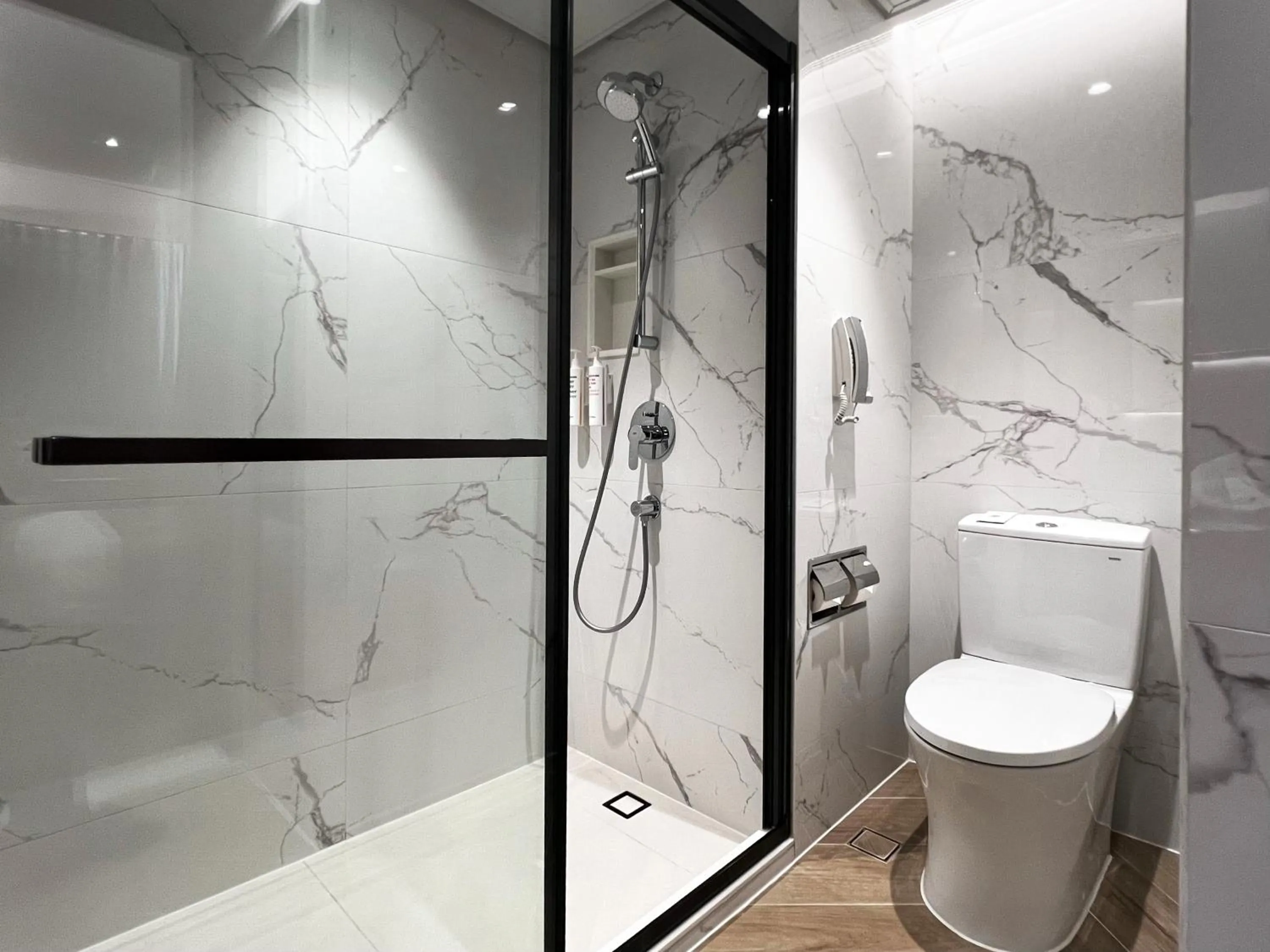 Shower in Gloucester Luk Kwok Hong Kong