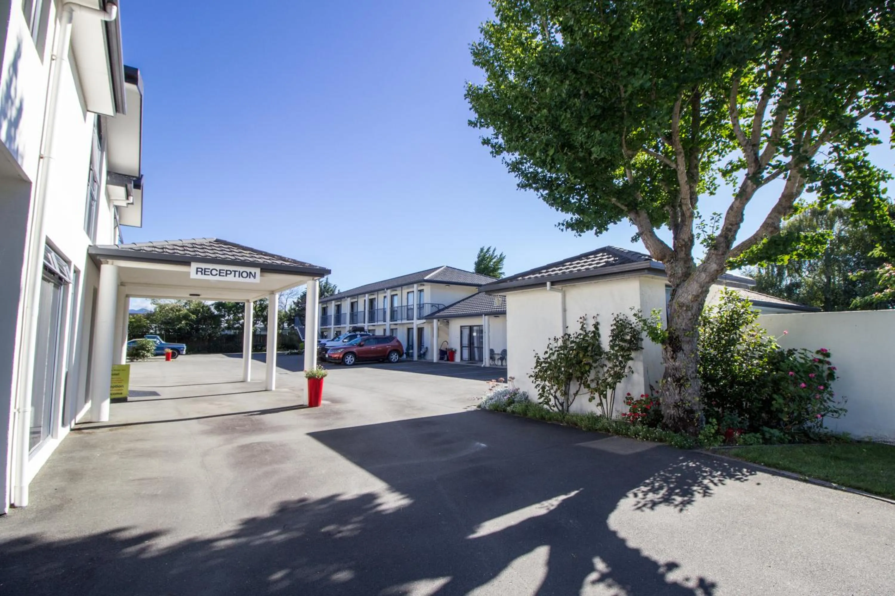 Property building in ASURE Phoenix Motor Inn
