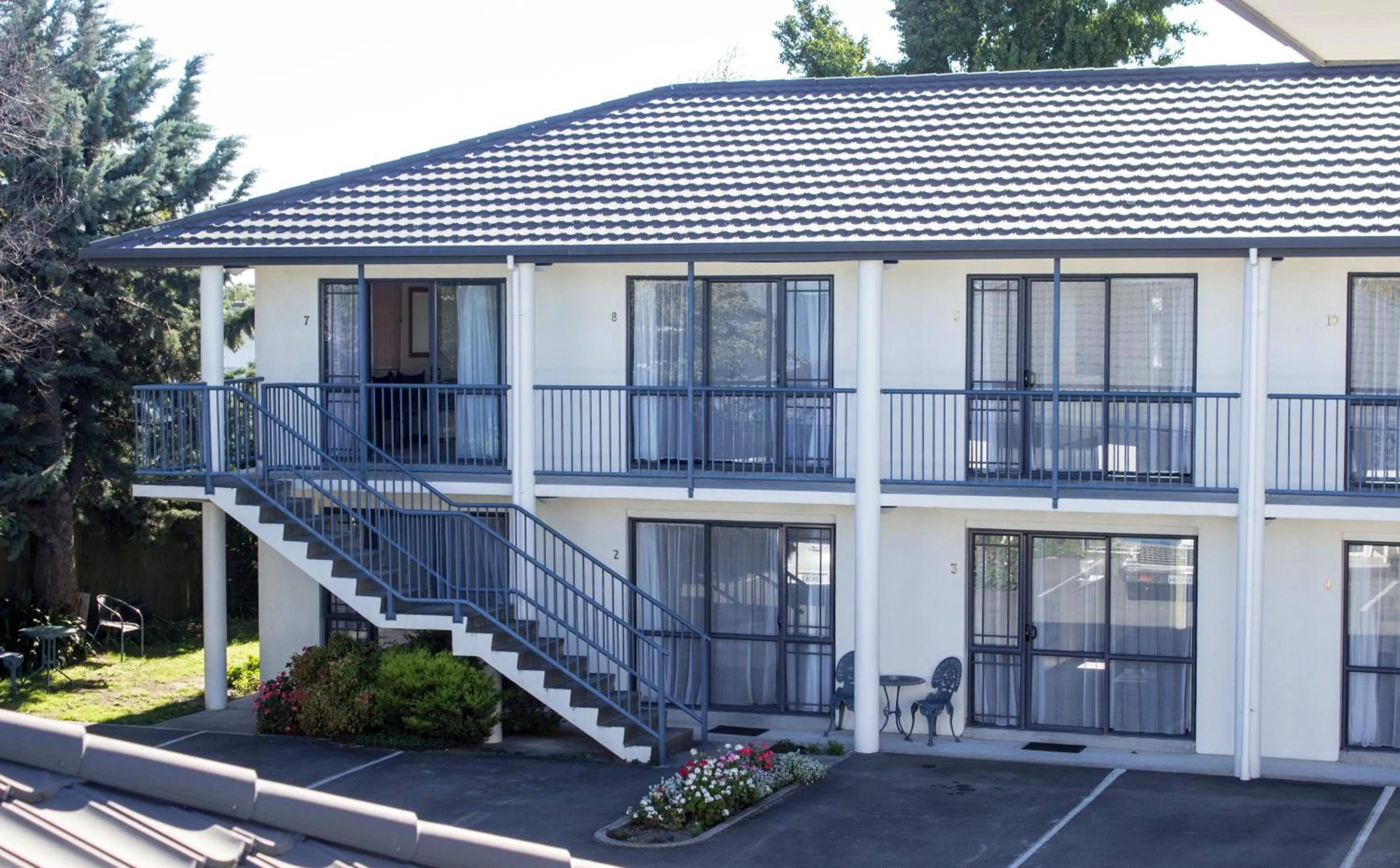 Property building in ASURE Phoenix Motor Inn