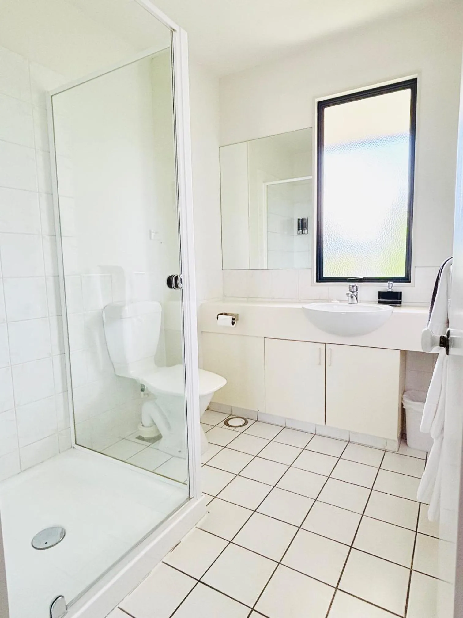 Shower in ASURE Phoenix Motor Inn