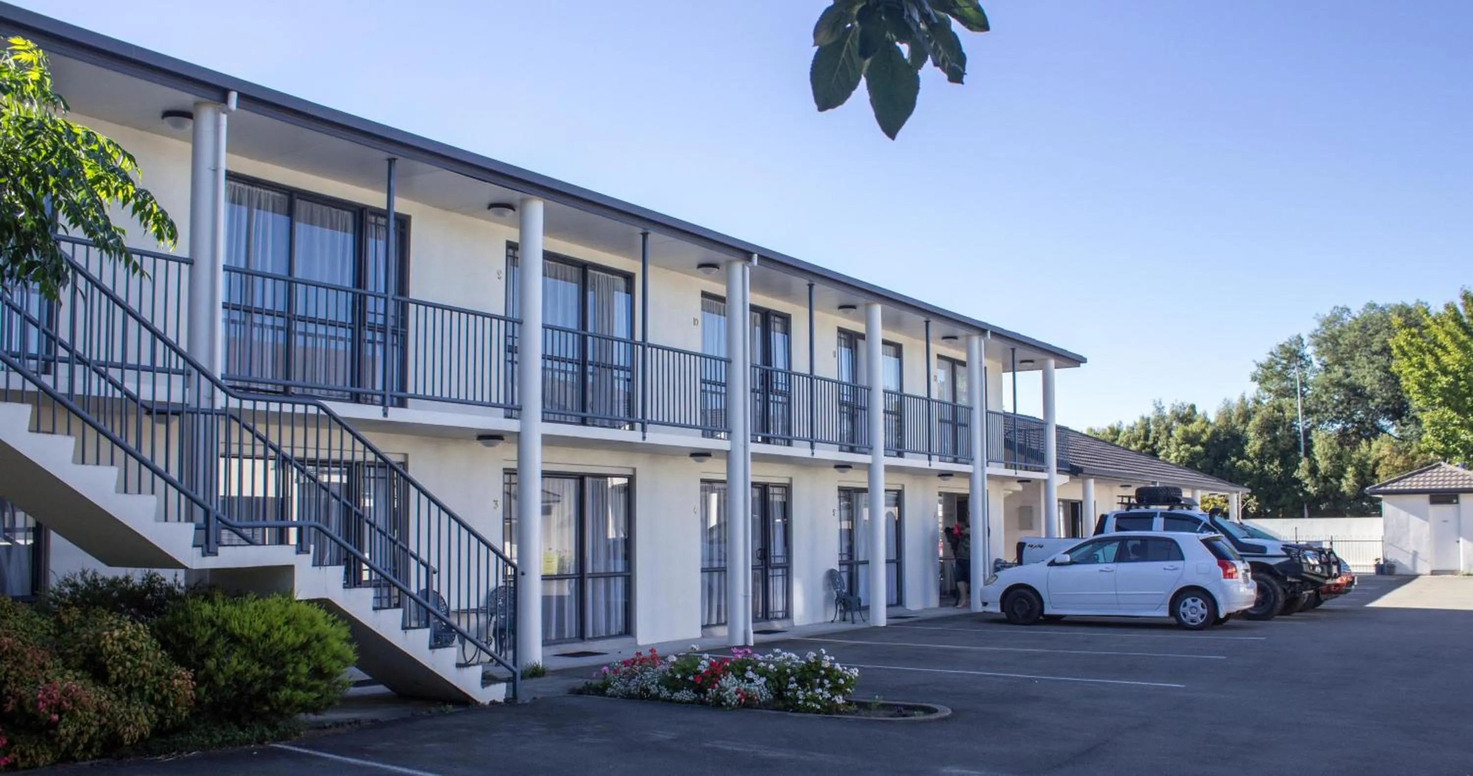 Property building in ASURE Phoenix Motor Inn