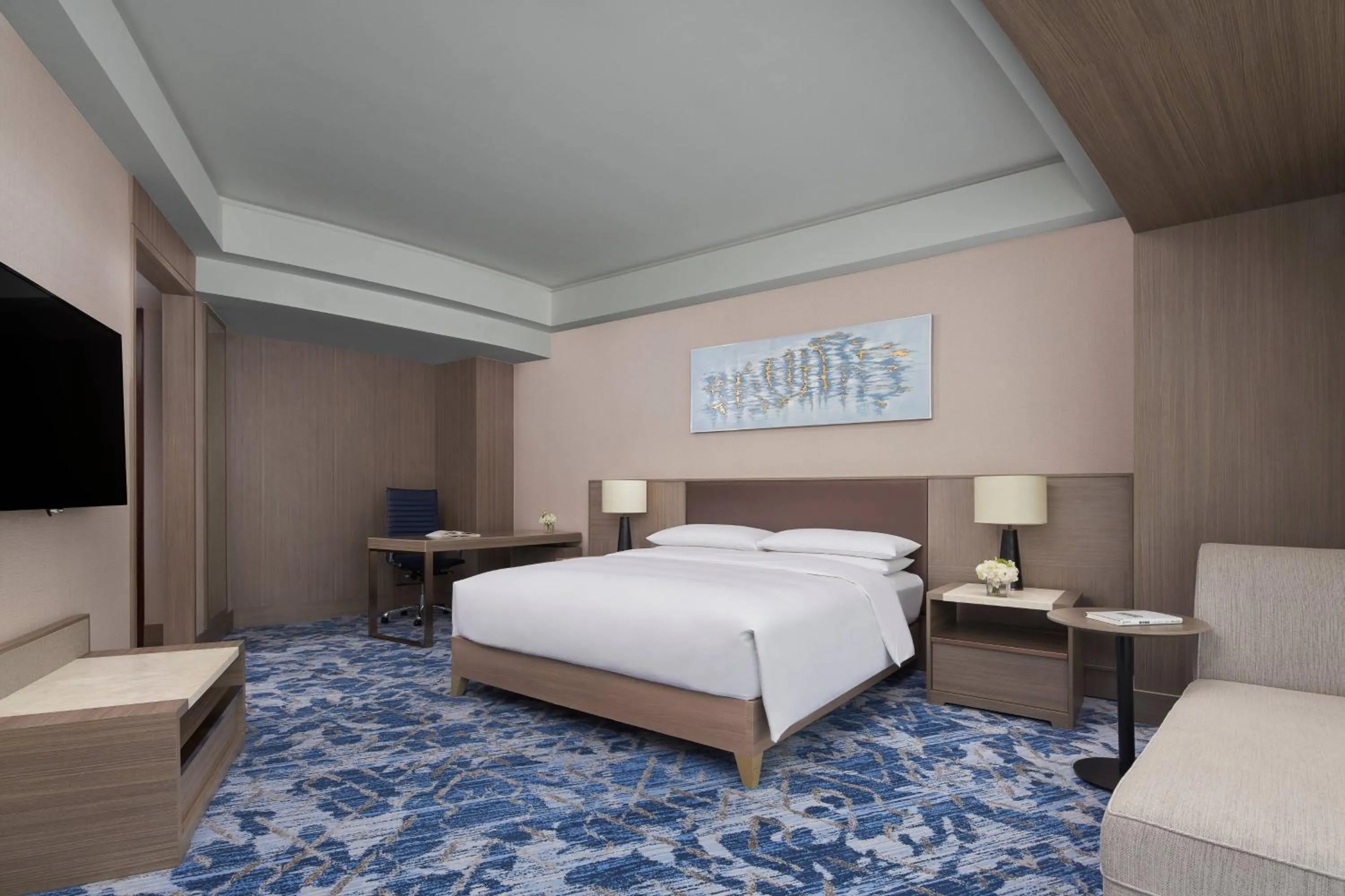 Photo of the whole room, Bed in Nanning Marriott Hotel