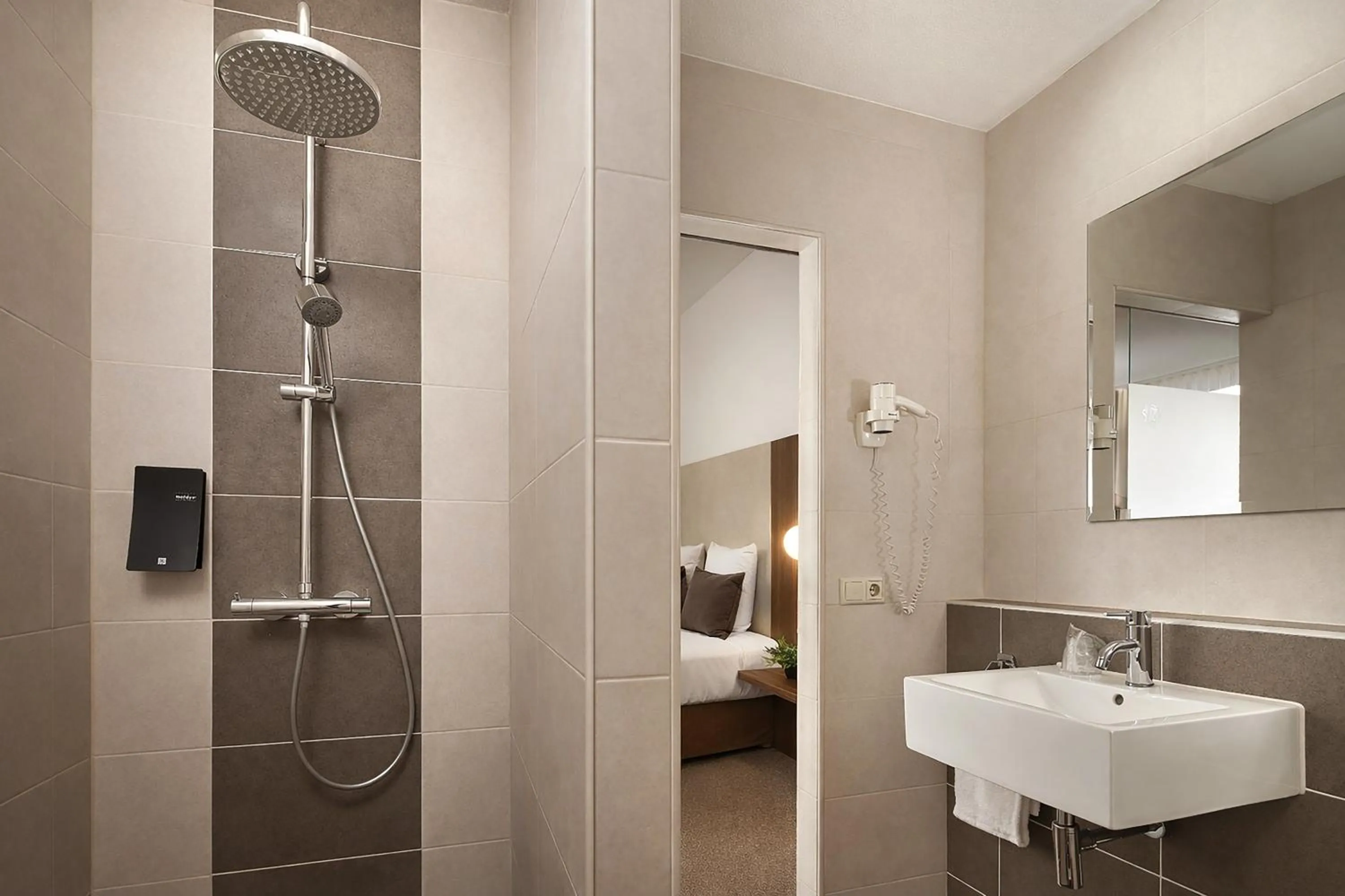 Bathroom in Hotel La Reine