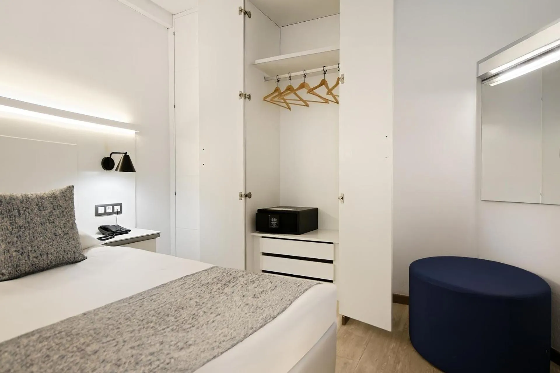 Photo of the whole room, Bed in Servatur Green Beach