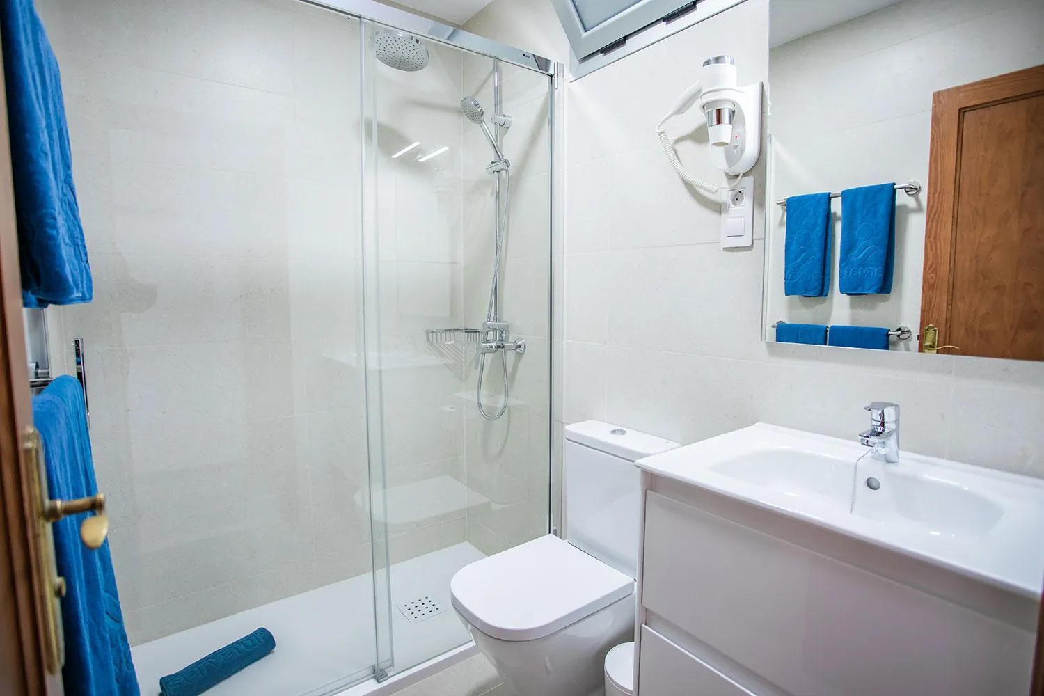 Bathroom in Servatur Montebello