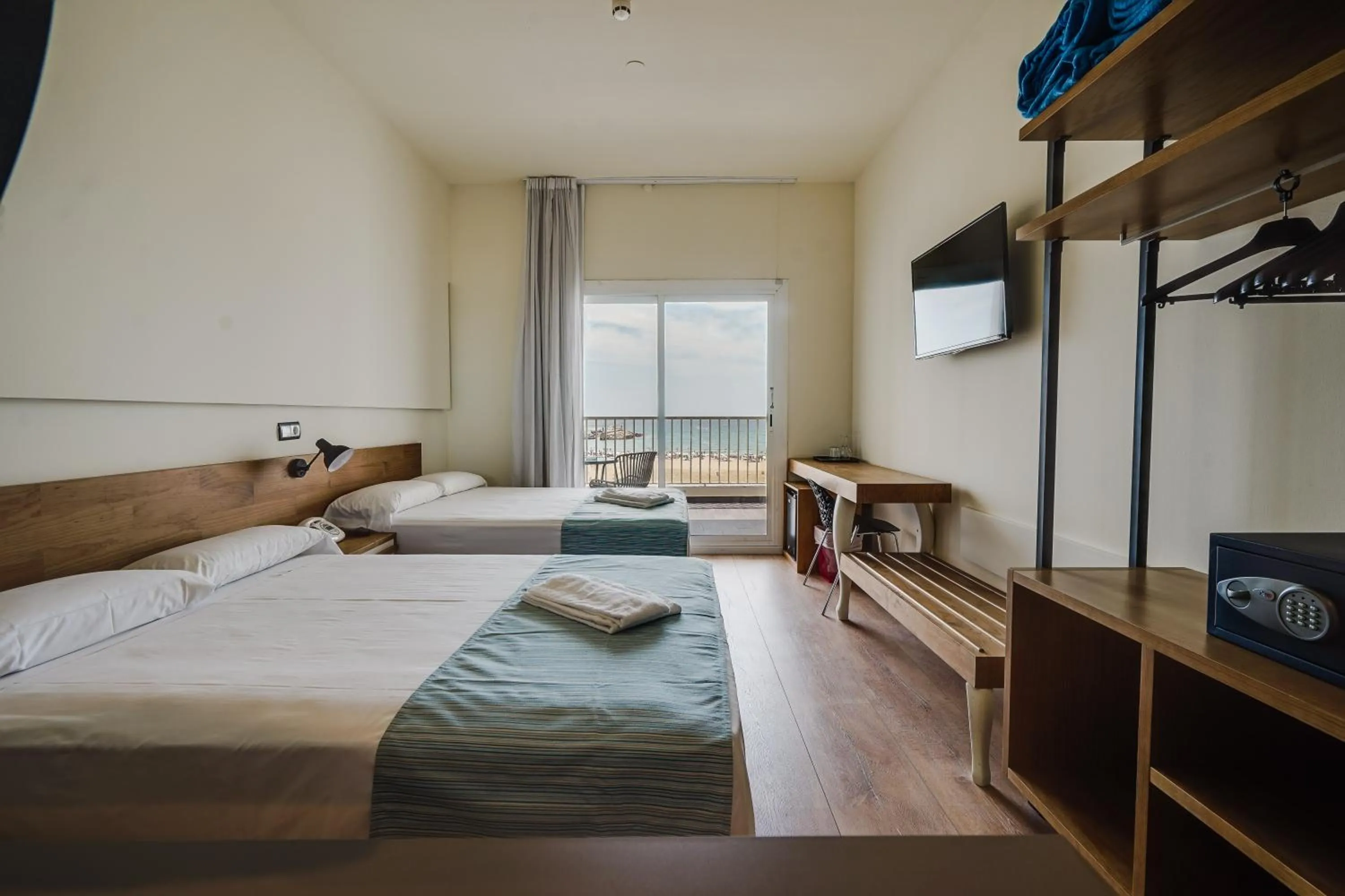 Bed in Hotel Brisamar Suites