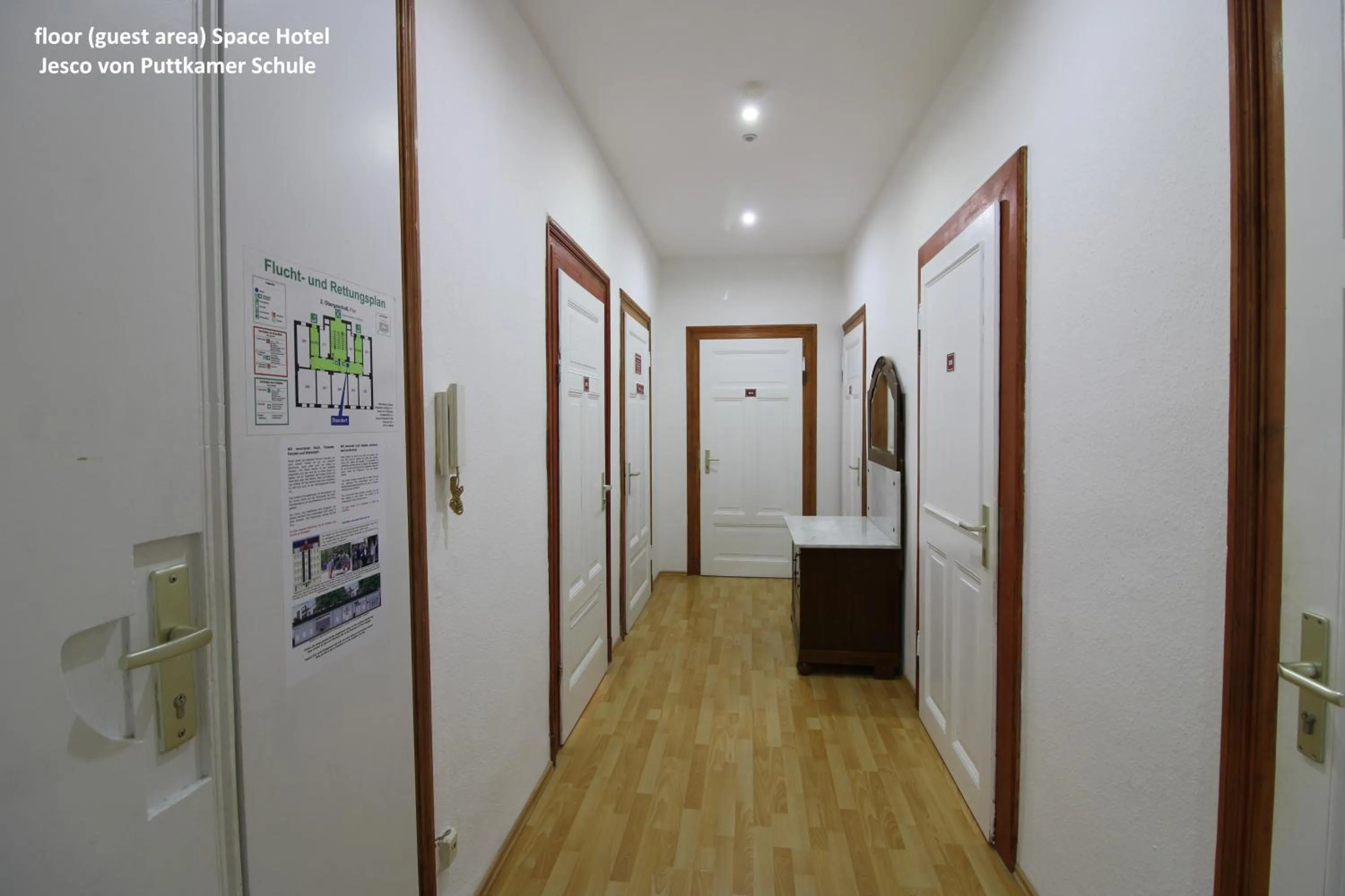 Decorative detail in Space Hotel im Campus der JvP Schule