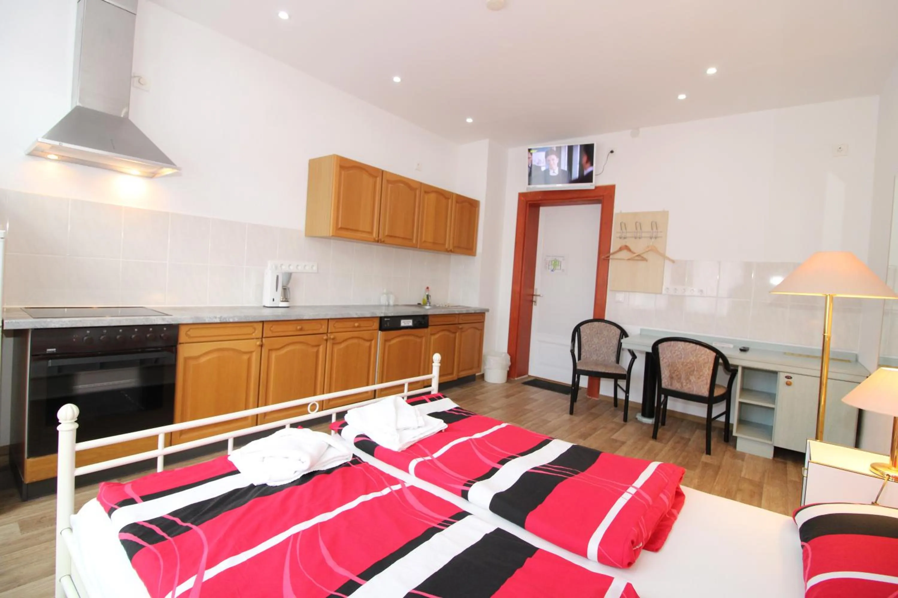 Photo of the whole room, Bed in Space Hotel im Campus der JvP Schule