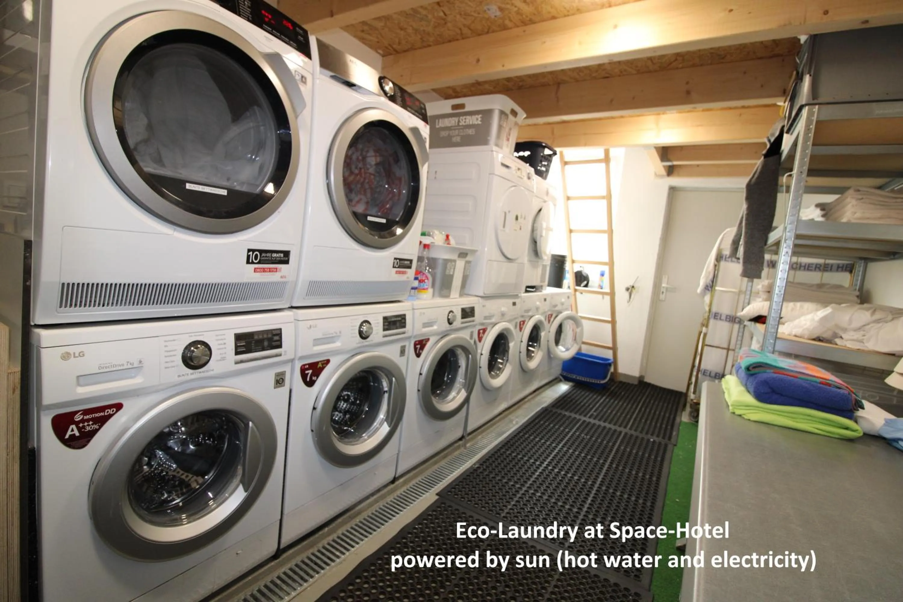 Other in Space Hotel im Campus der JvP Schule