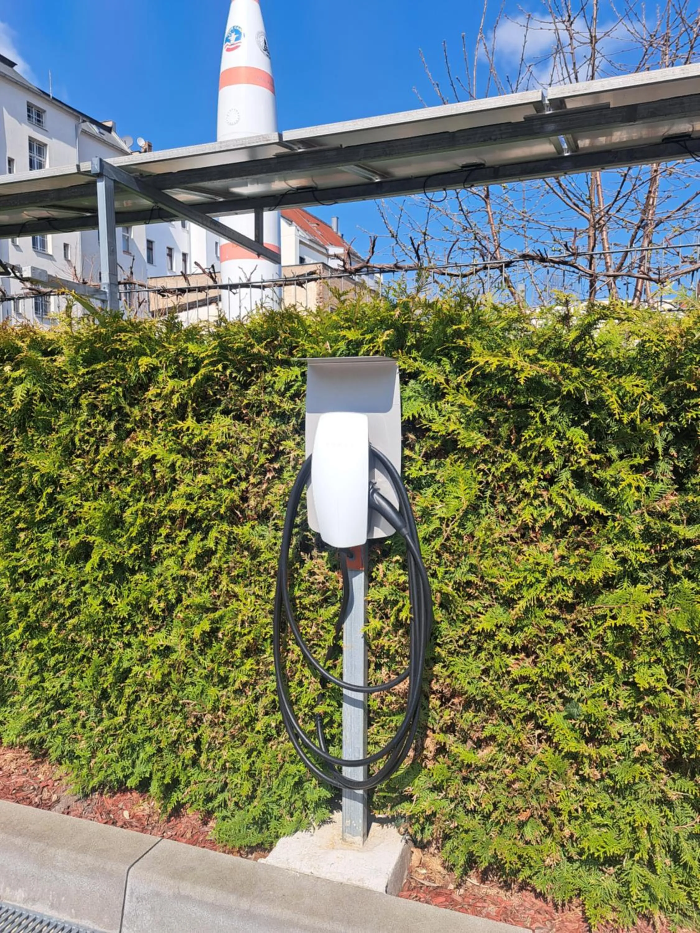 Parking in Space Hotel im Campus der JvP Schule