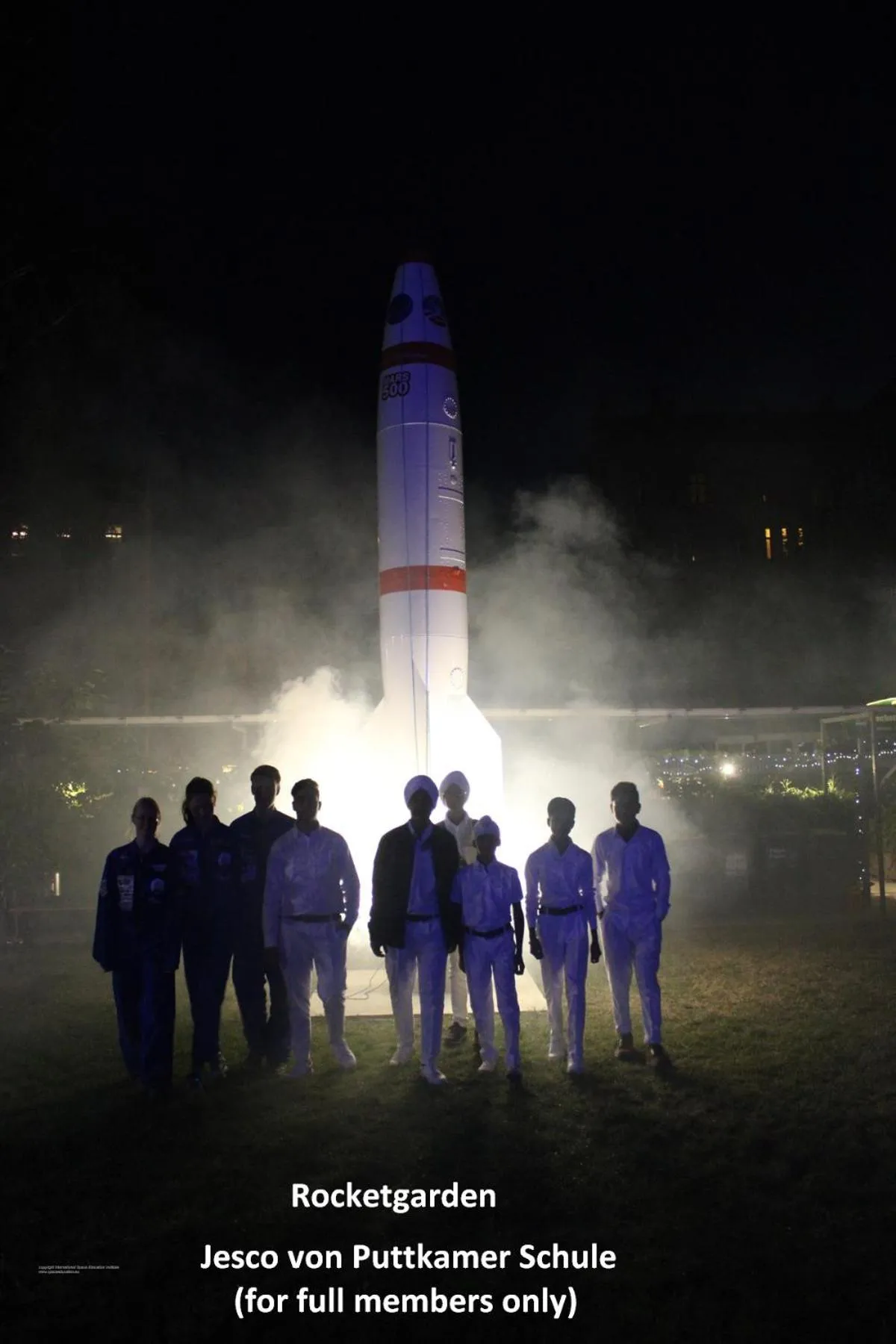 People in Space Hotel im Campus der JvP Schule