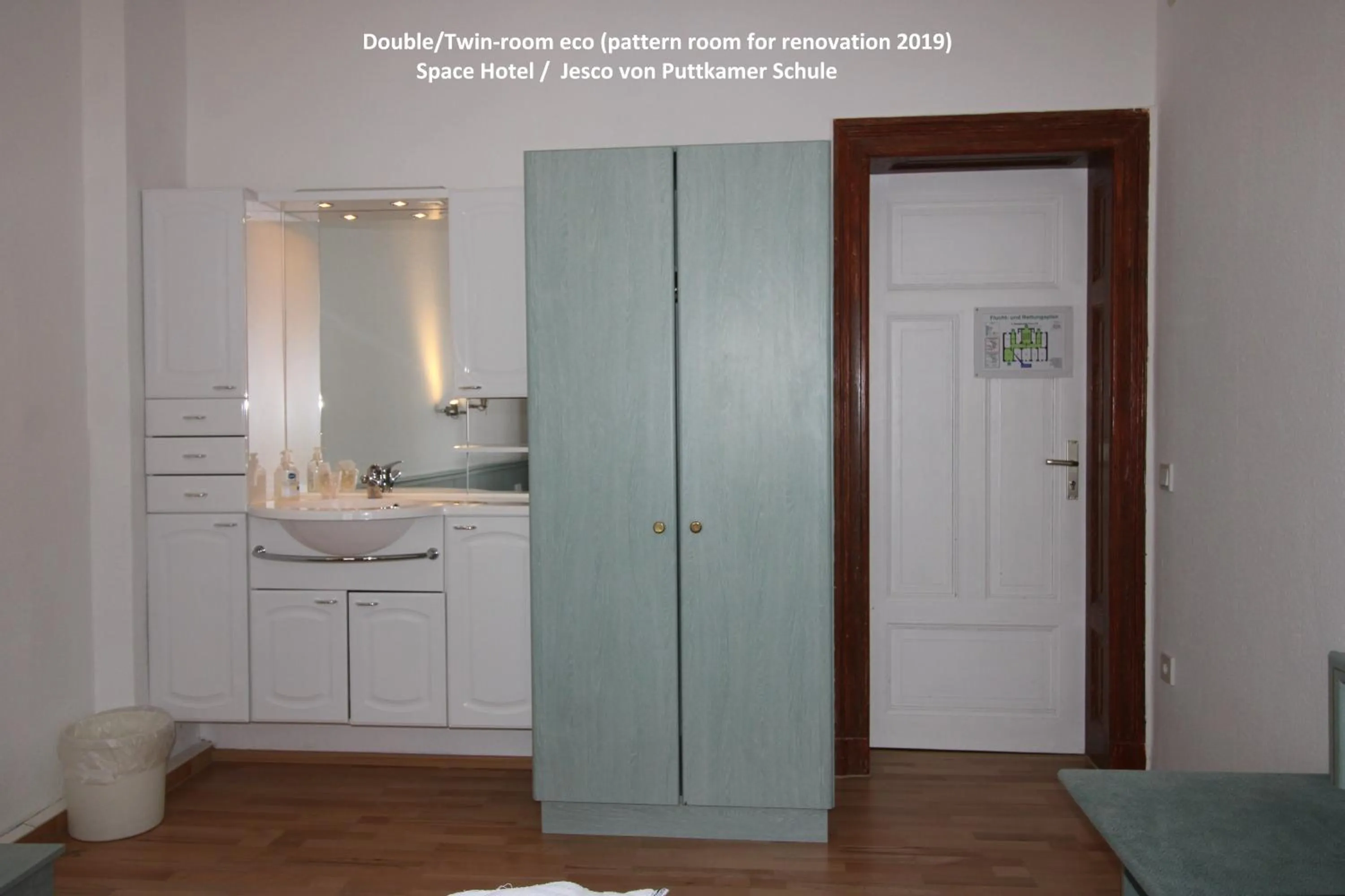 Photo of the whole room in Space Hotel im Campus der JvP Schule