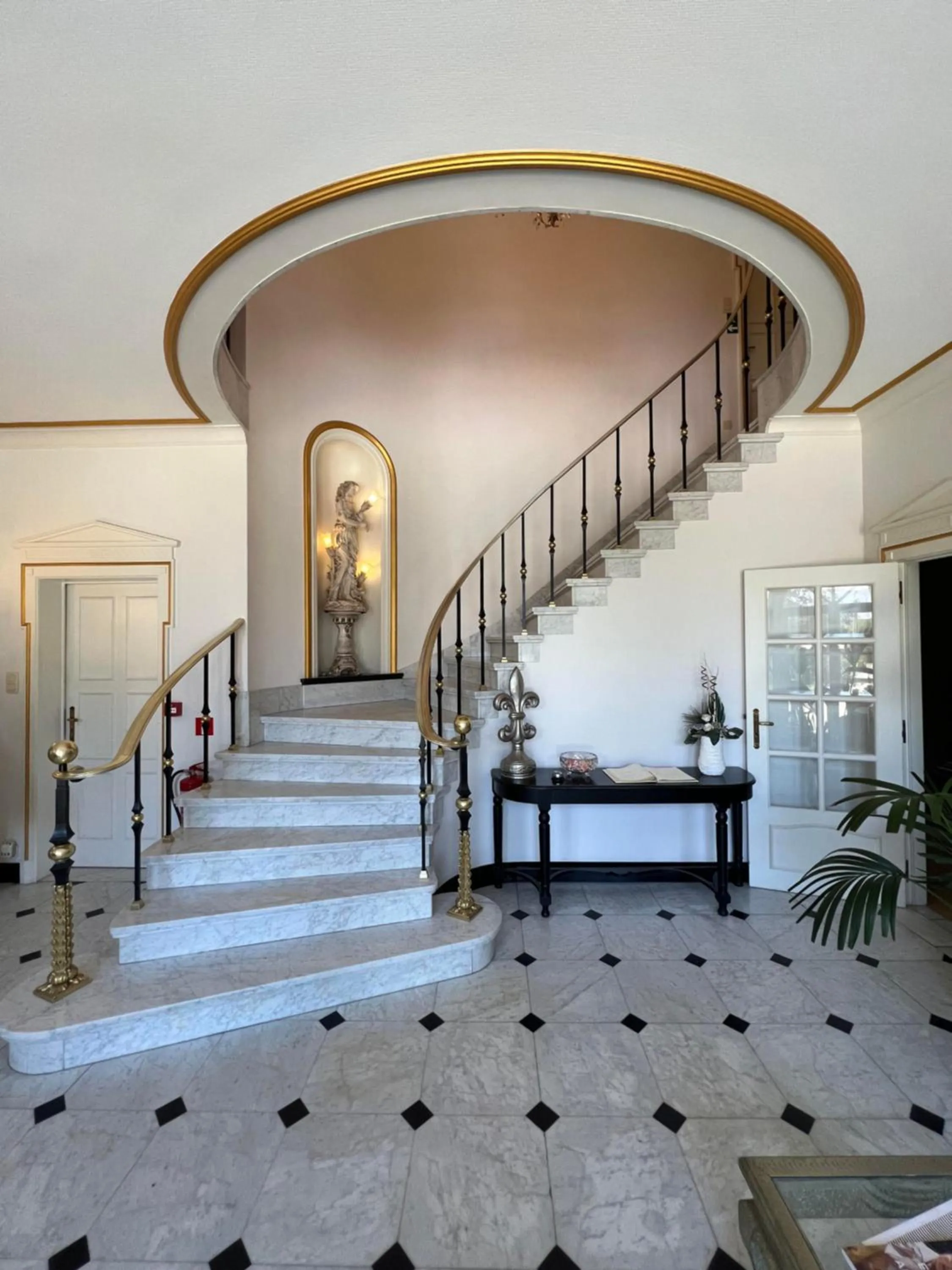 Facade/entrance in Hotel Fleur de Lys