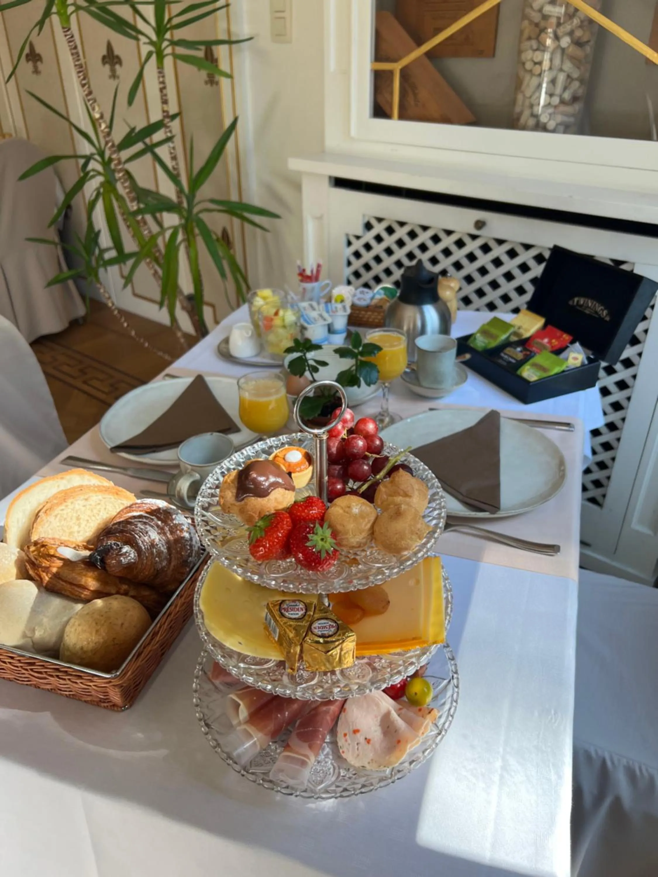 Food and drinks in Hotel Fleur de Lys